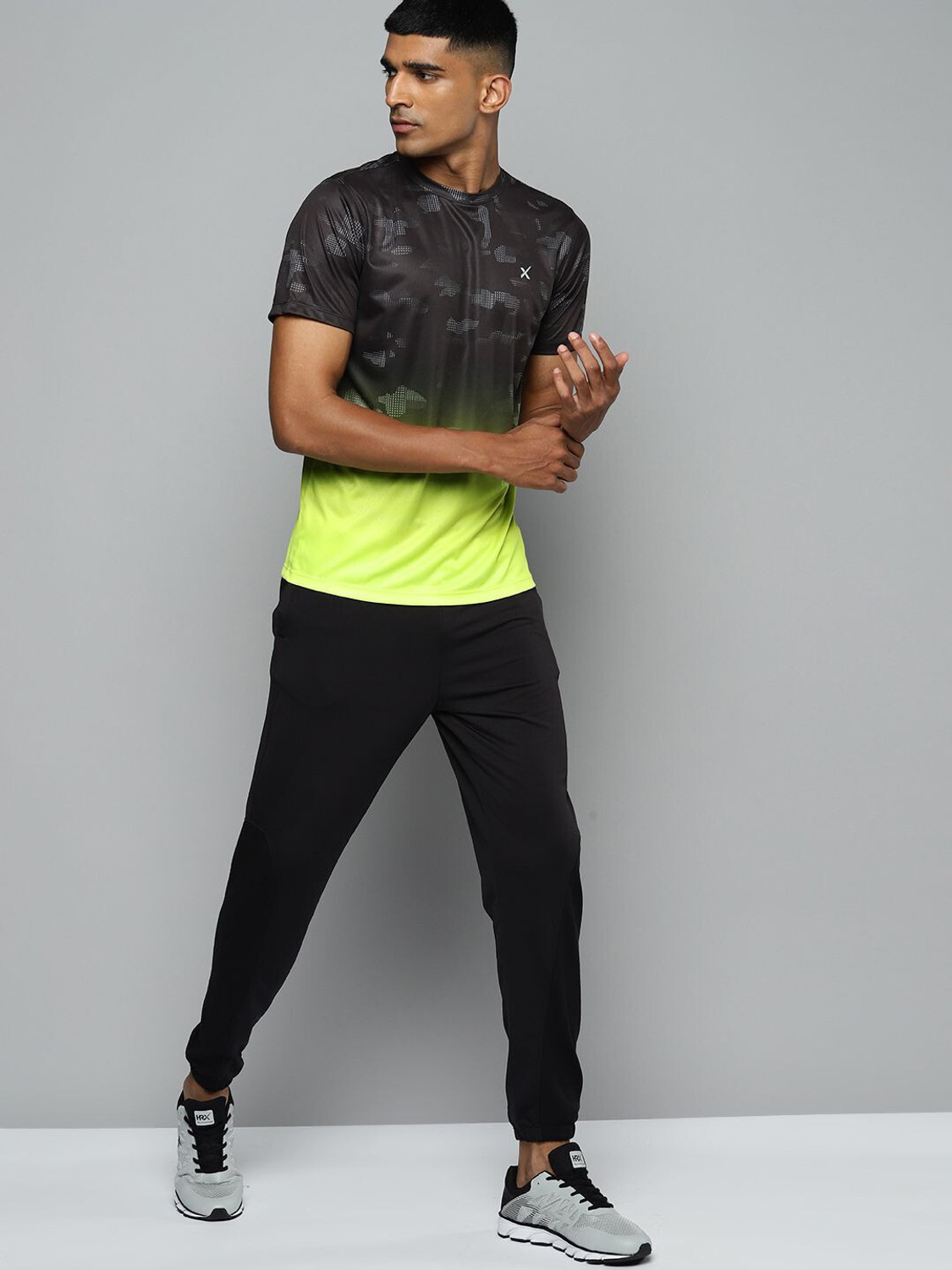 Image of HRX by Hrithik Roshan Colorblock Men Round Neck Green T-Shirt
