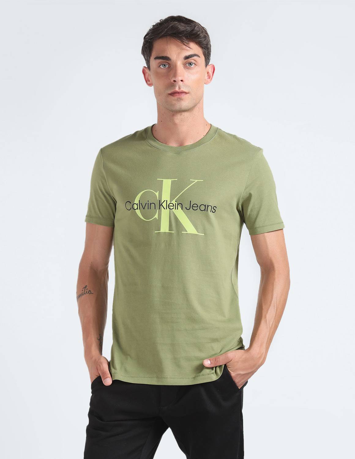 Calvin Klein Jeans Solid Men Crew Neck Green T-Shirt