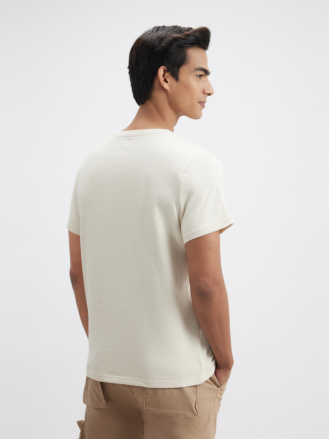 Image of Pepe Jeans Men Solid Crew Neck Pure Cotton White T-Shirt