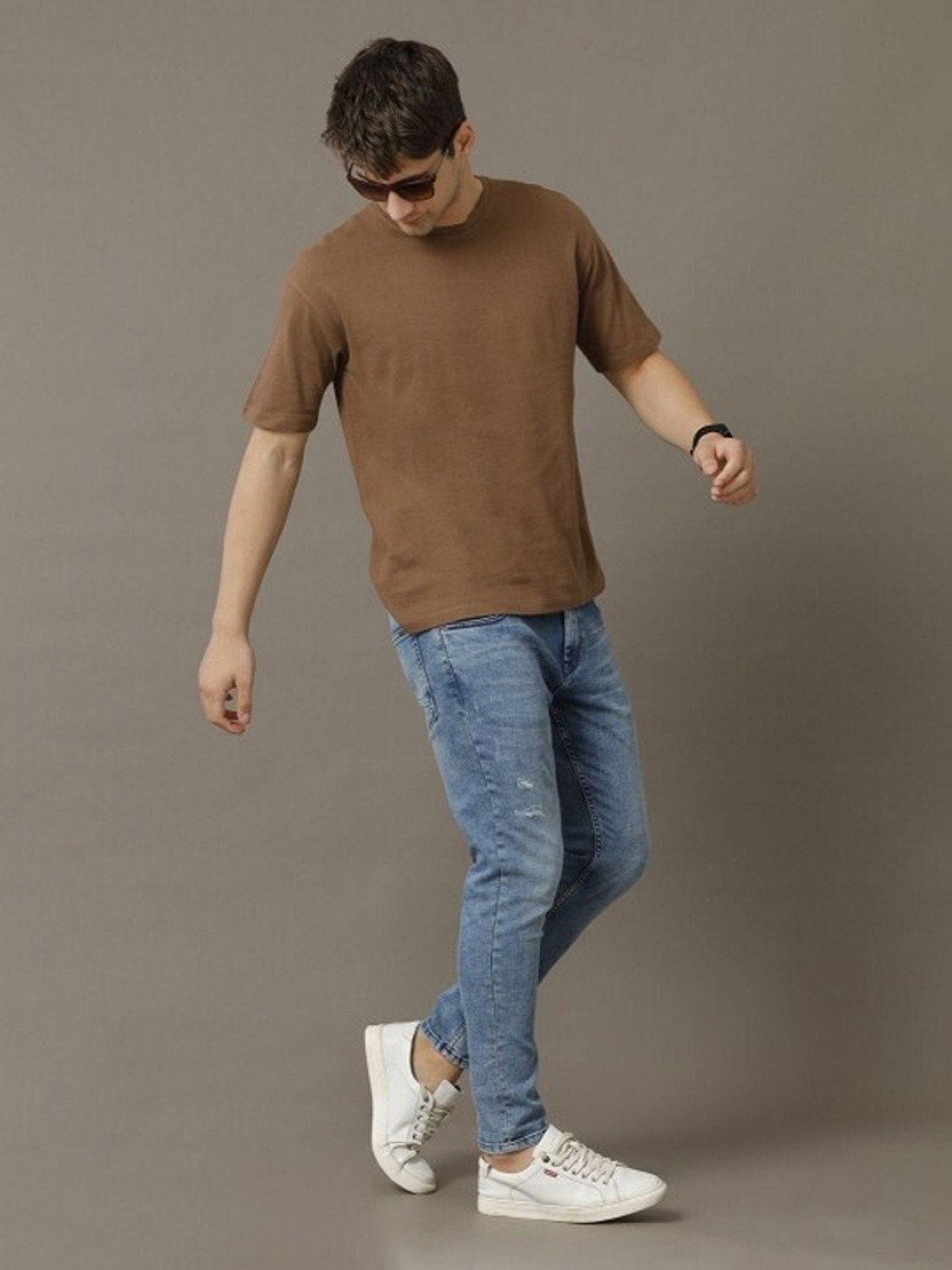 Image of VOI JEANS Solid Men Round Neck Brown T-Shirt