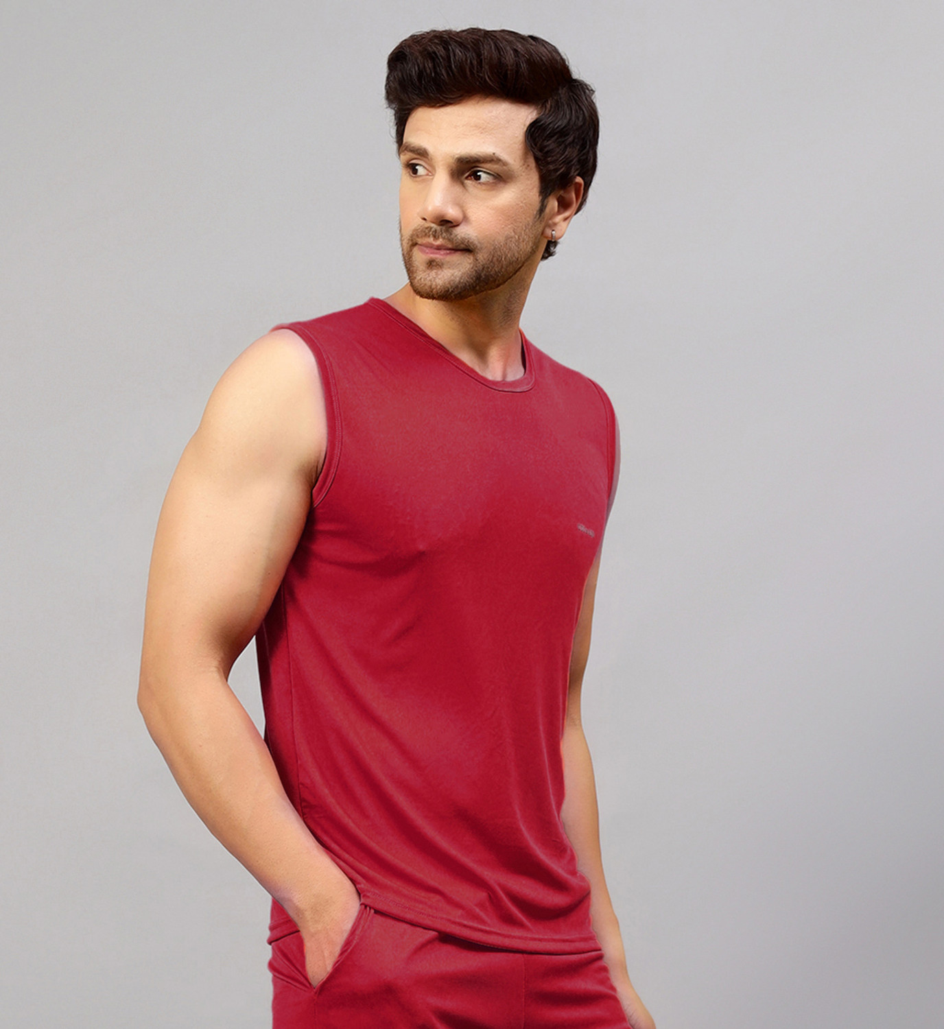 Image of UDI n ADI Solid Men Round Neck Maroon T-Shirt