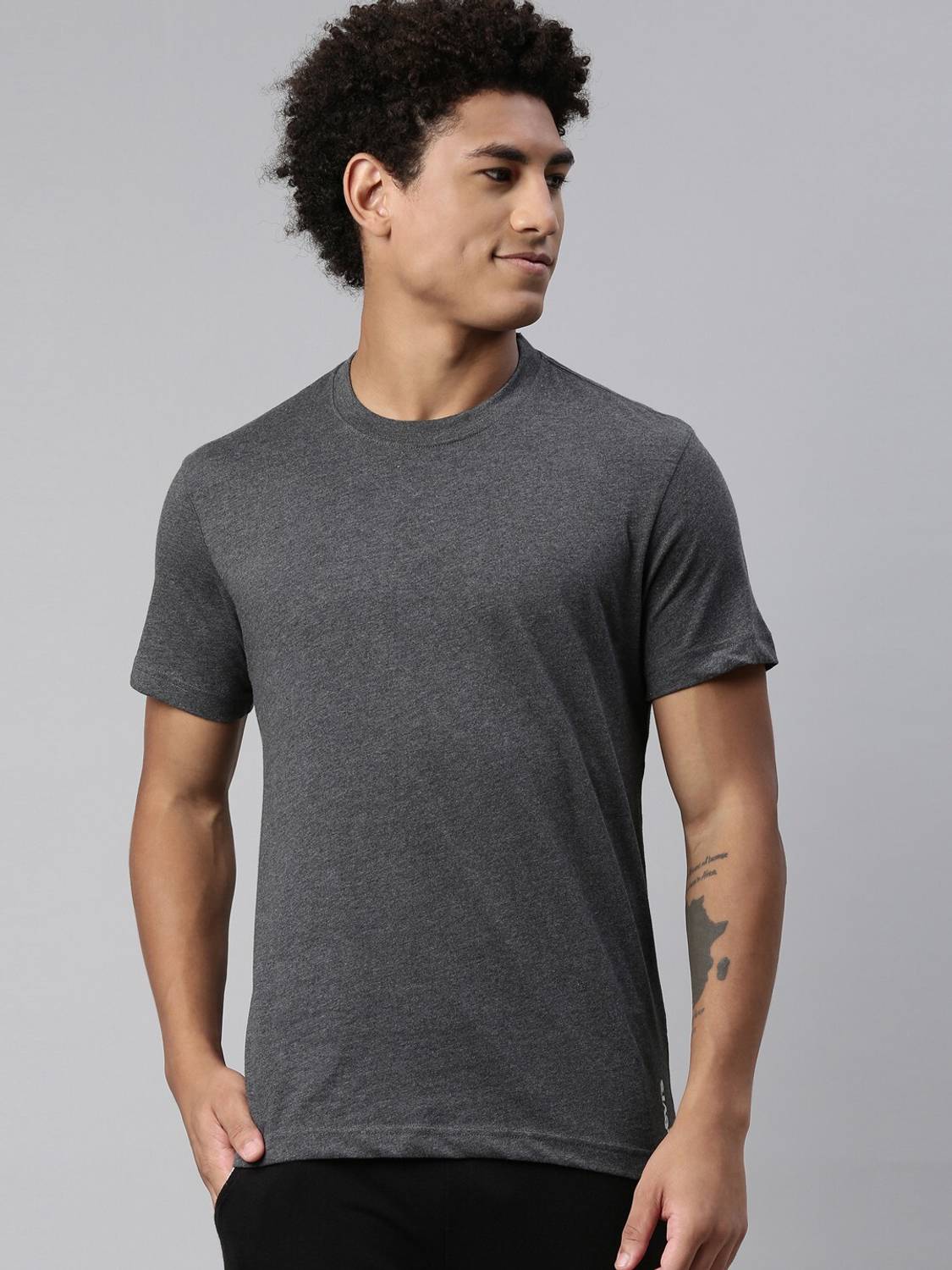 LEVI'S 025 Premium Soft Cotton Solid Round Neck Men Solid Round N