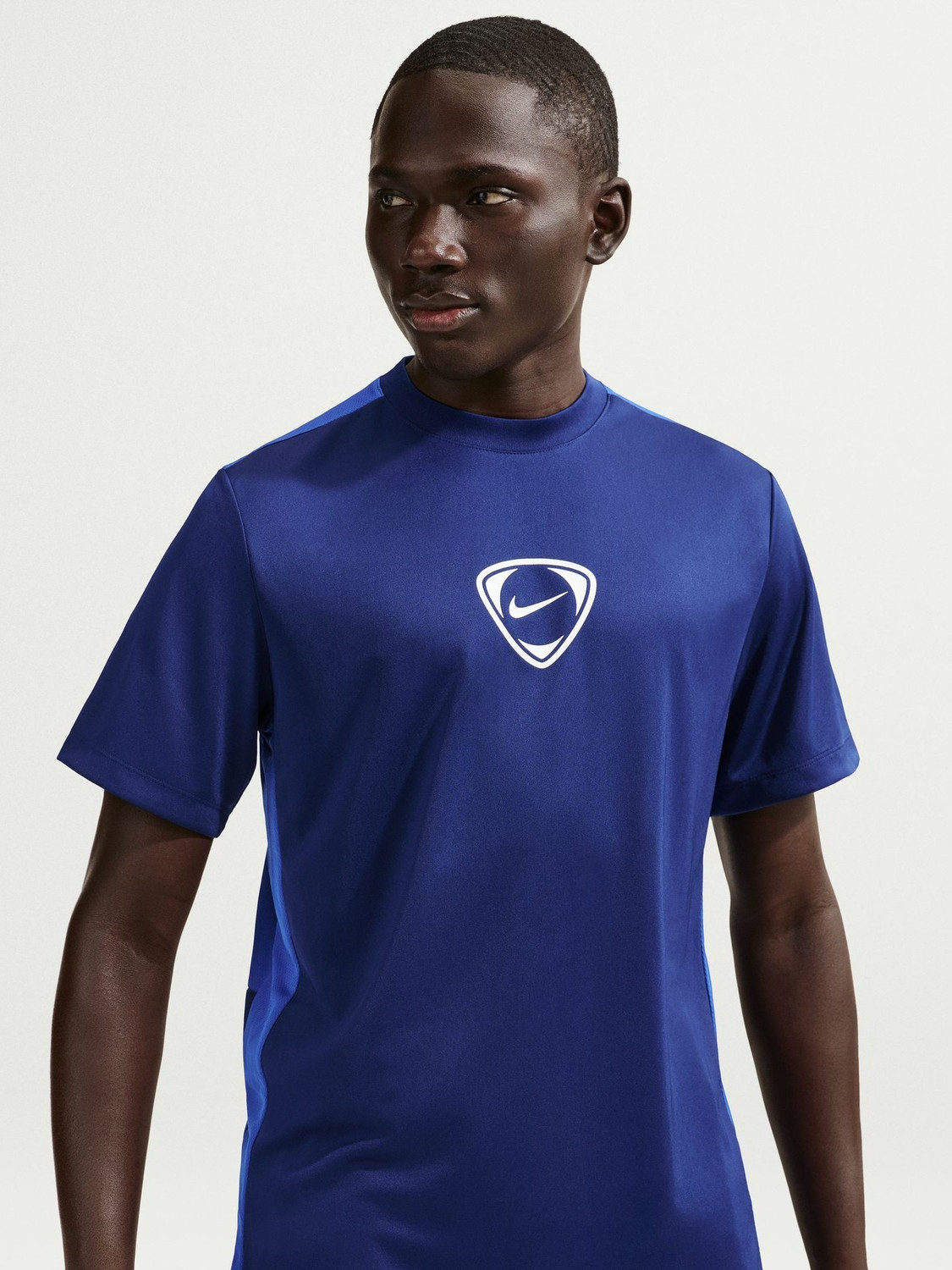 Image of NIKE Solid Men Round Neck Blue T-Shirt