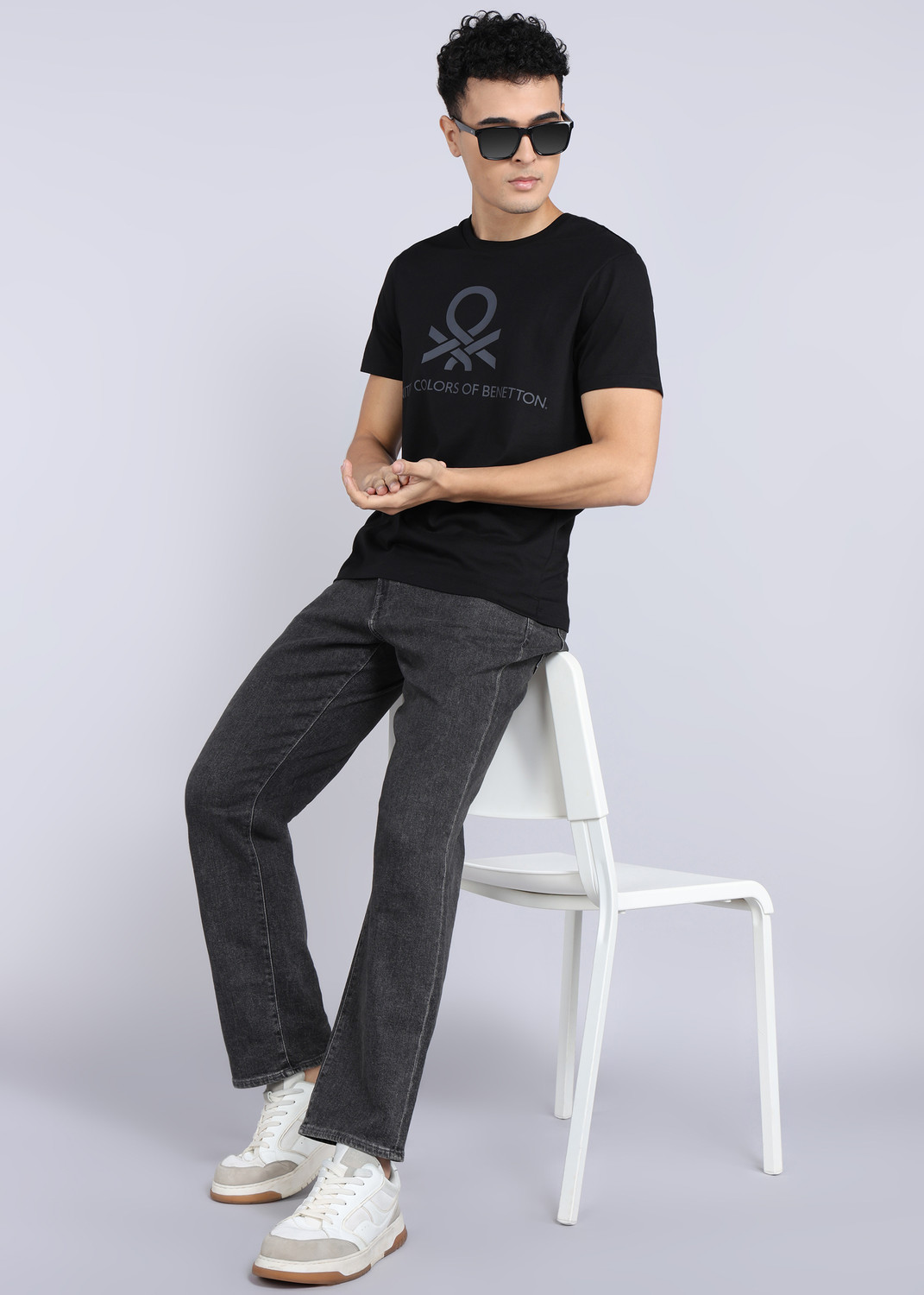 Image of United Colors of Benetton Graphic Print Men Round Neck Black T-Shirt