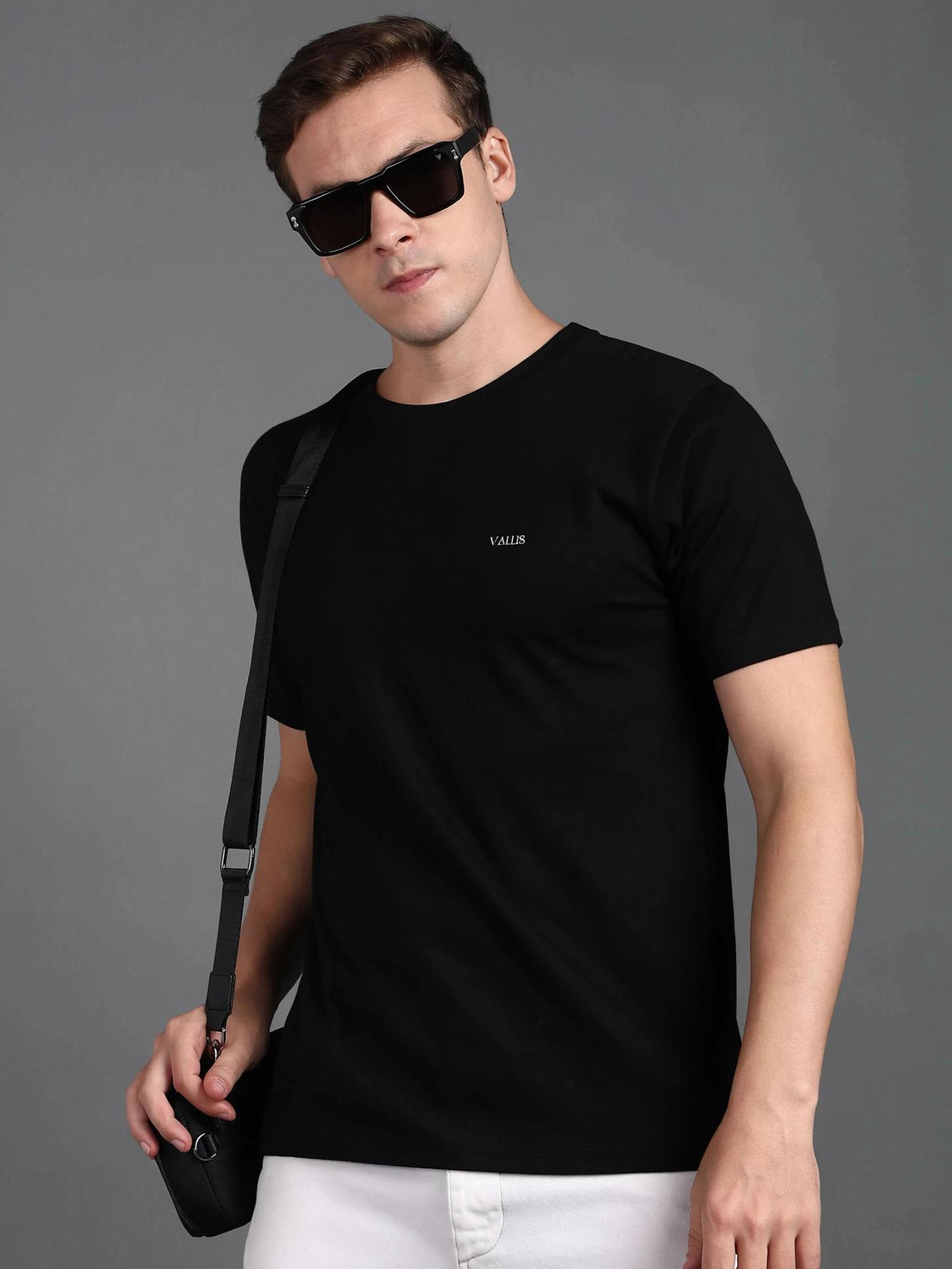 Image of VALLIS Solid Men Round Neck Black T-Shirt