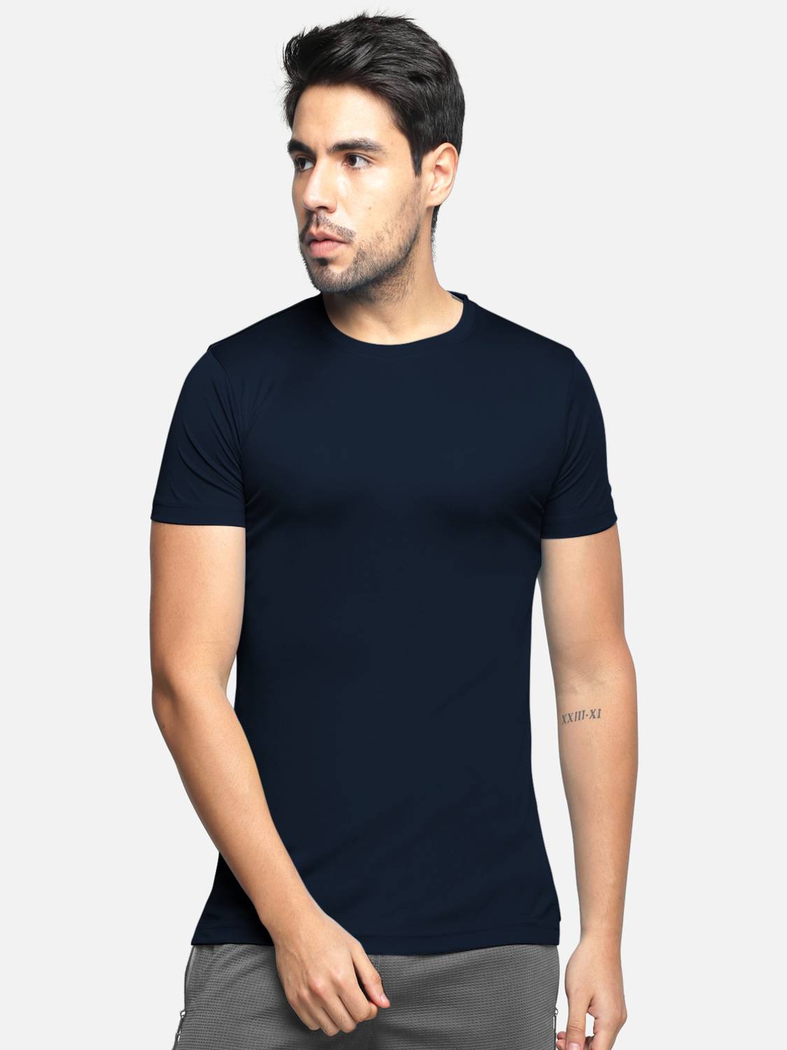 Bullmer Solid Men Round Neck Navy Blue T-Shirt