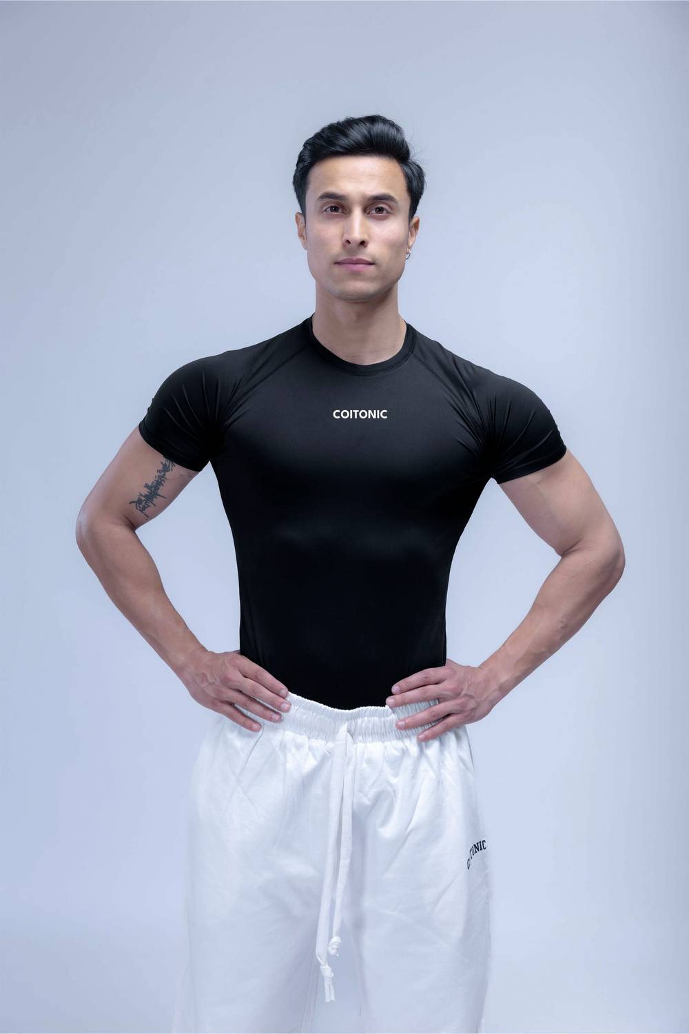 COITONIC Men Solid Round Neck Polyester Black T-Shirt