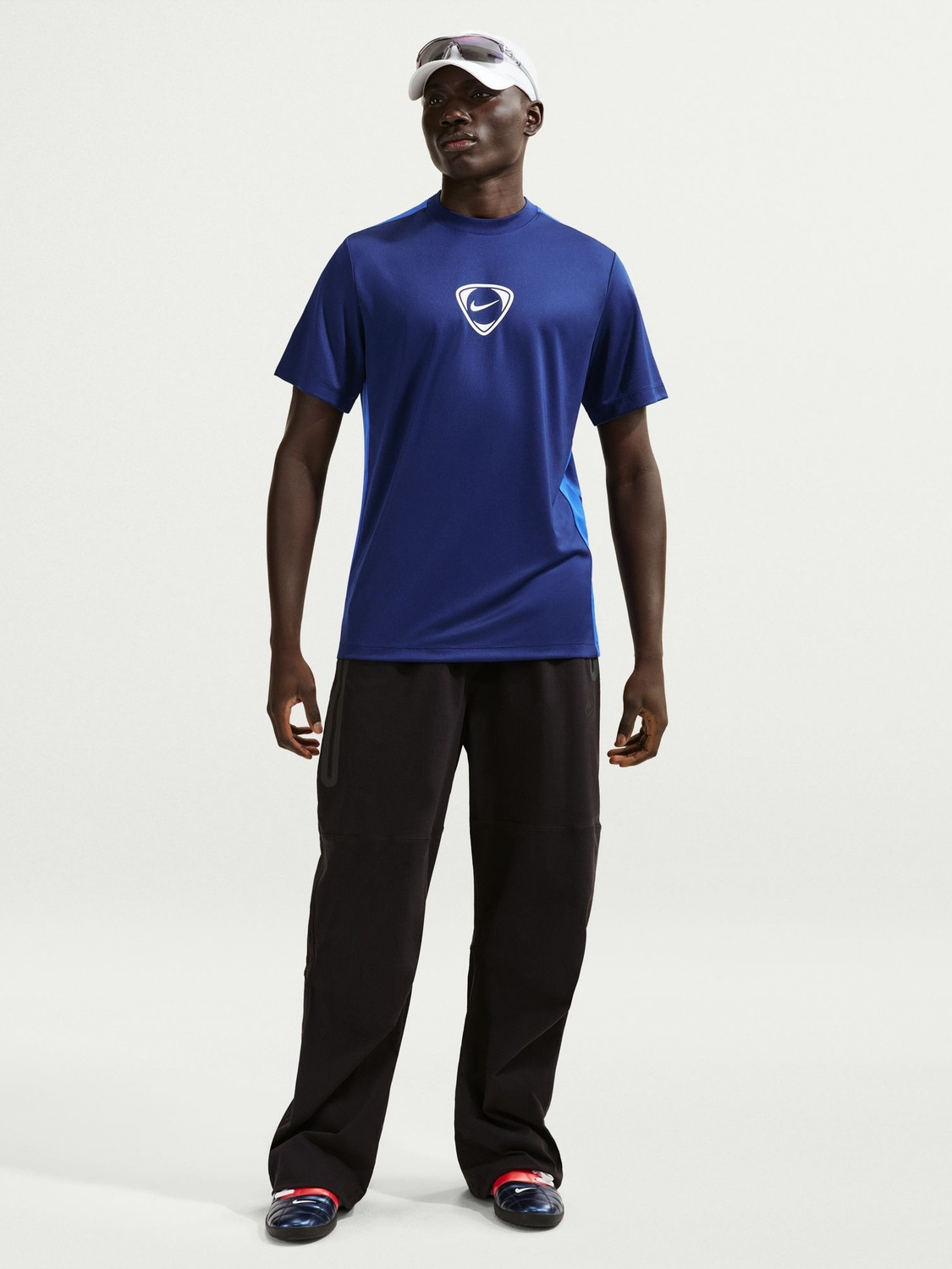 Image of NIKE Solid Men Round Neck Blue T-Shirt