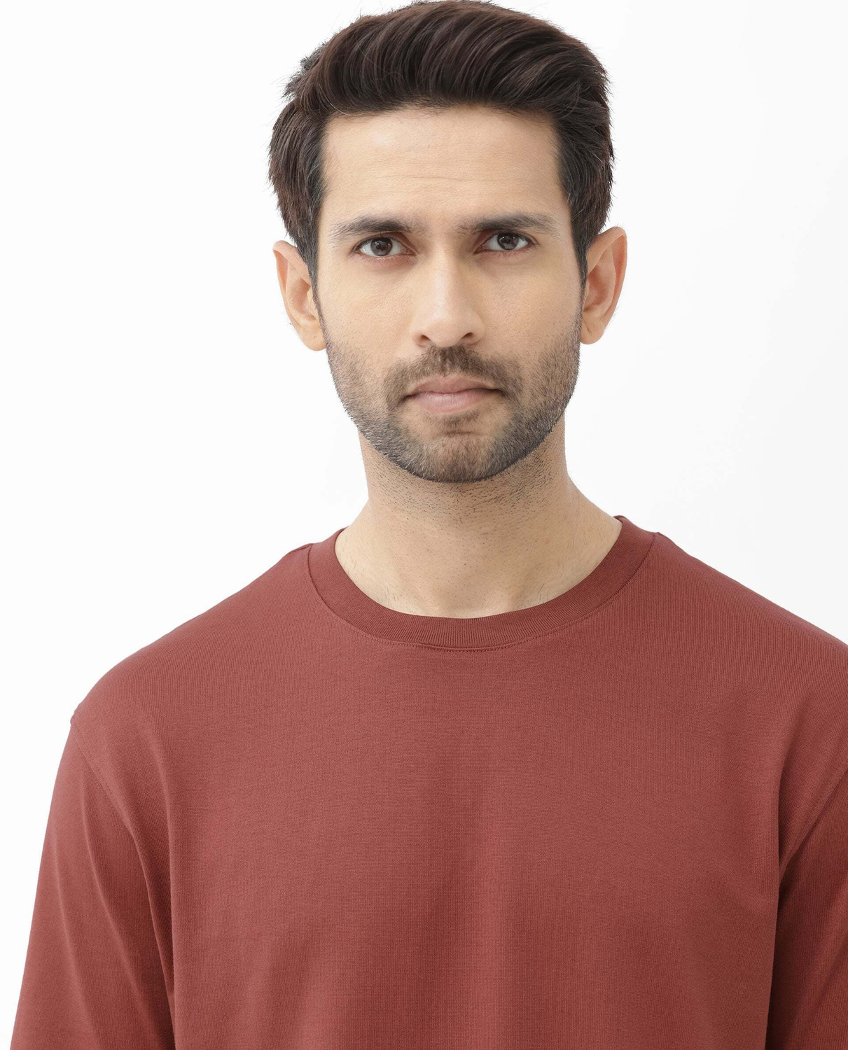 Image of RARE RABBIT Solid Men Crew Neck Brown T-Shirt