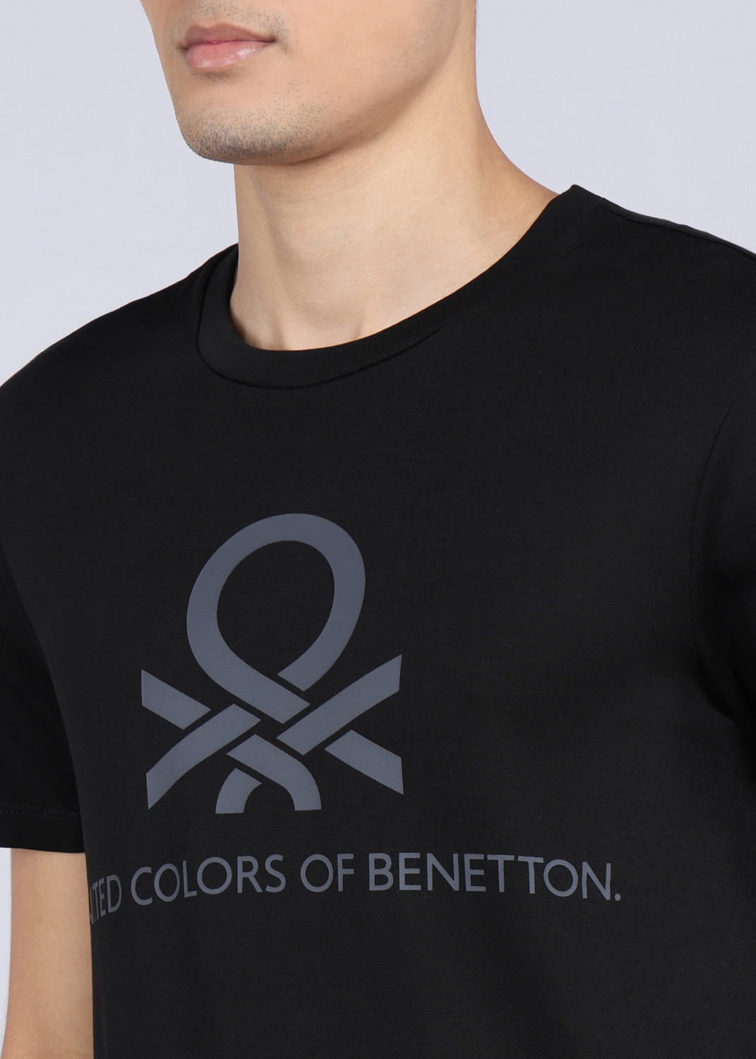 Image of United Colors of Benetton Graphic Print Men Round Neck Black T-Shirt