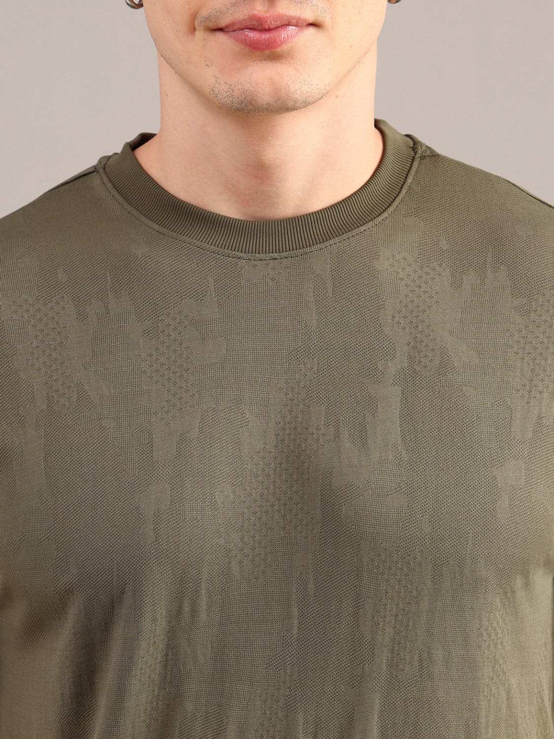 Image of V-MART Solid Men Round Neck Green T-Shirt