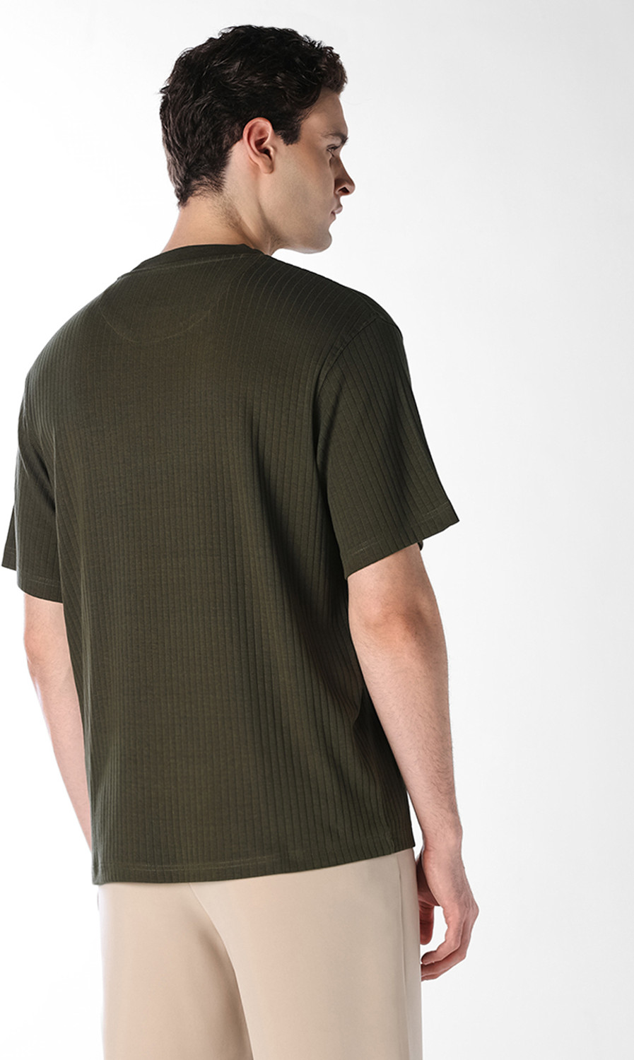 Image of JACK & JONES Men Solid Round Neck Cotton Blend Green T-Shirt