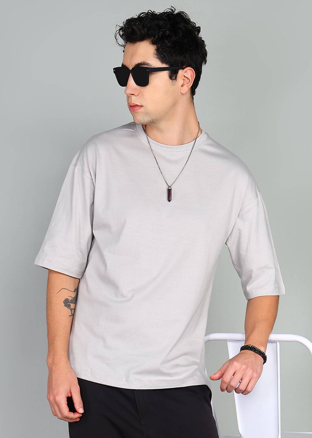 BEING WANTED Men Solid Round Neck Pure Cotton Grey T-Shirt