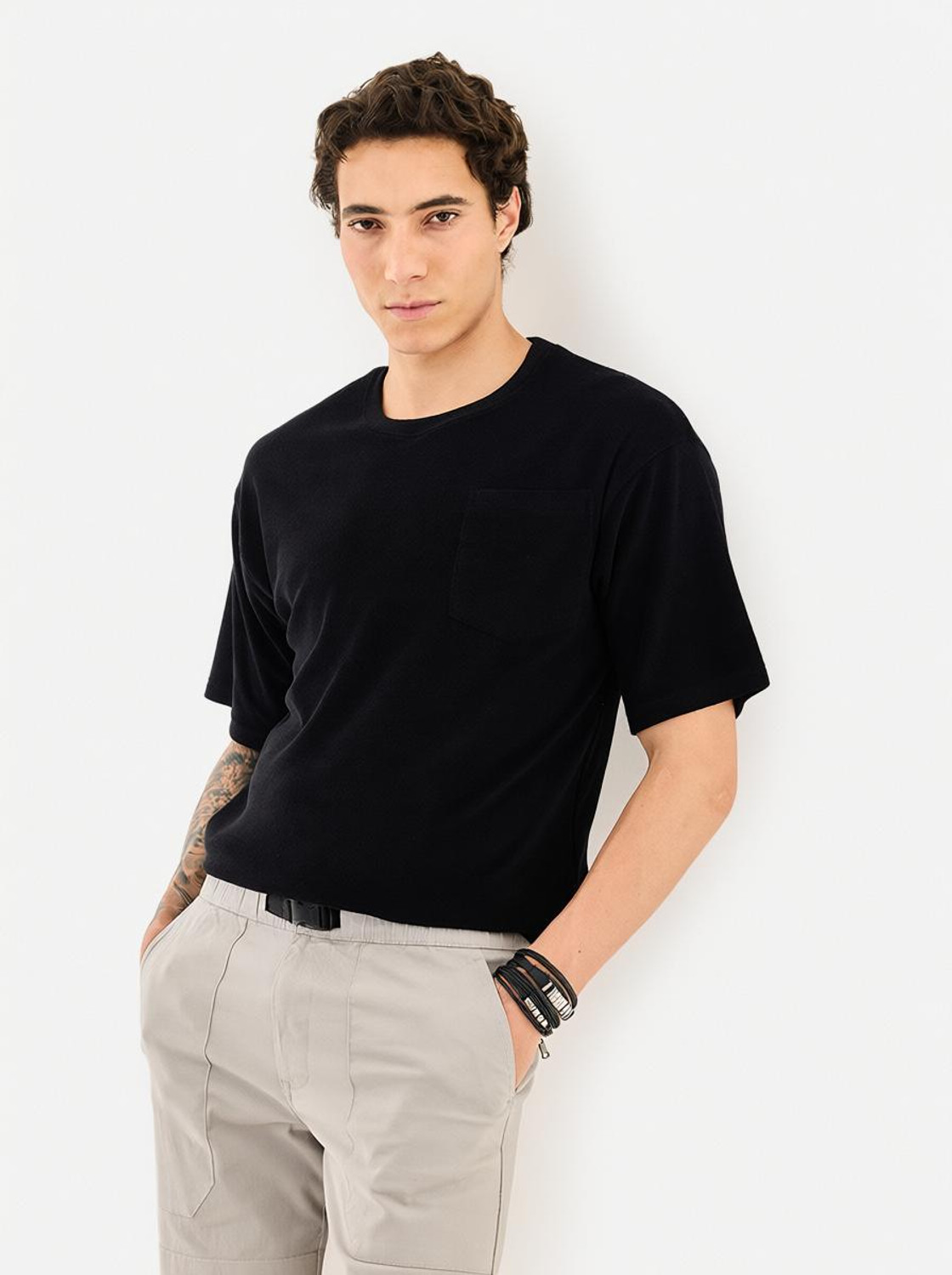 Snitch Solid Men Crew Neck Black T-Shirt