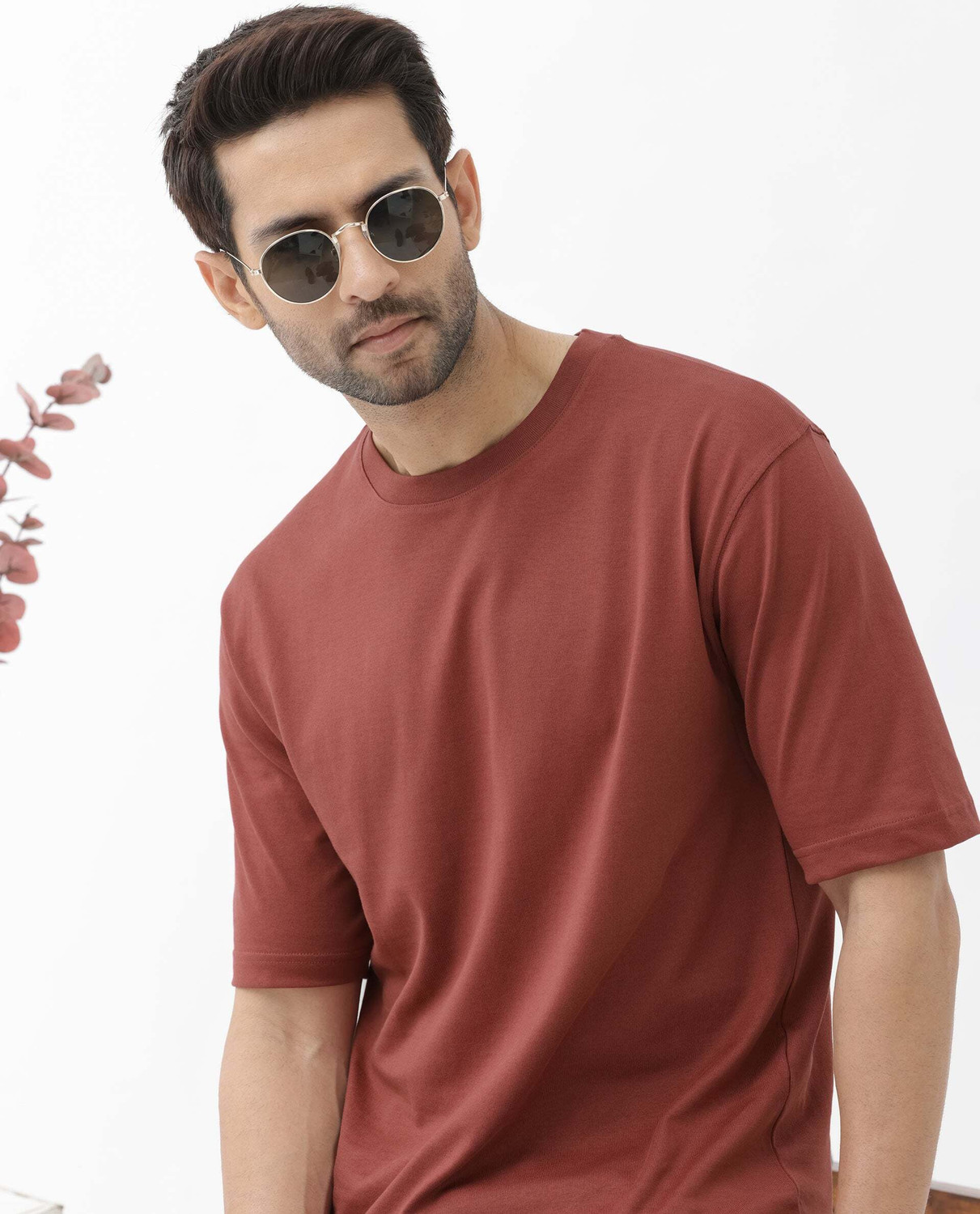 Image of RARE RABBIT Solid Men Crew Neck Brown T-Shirt
