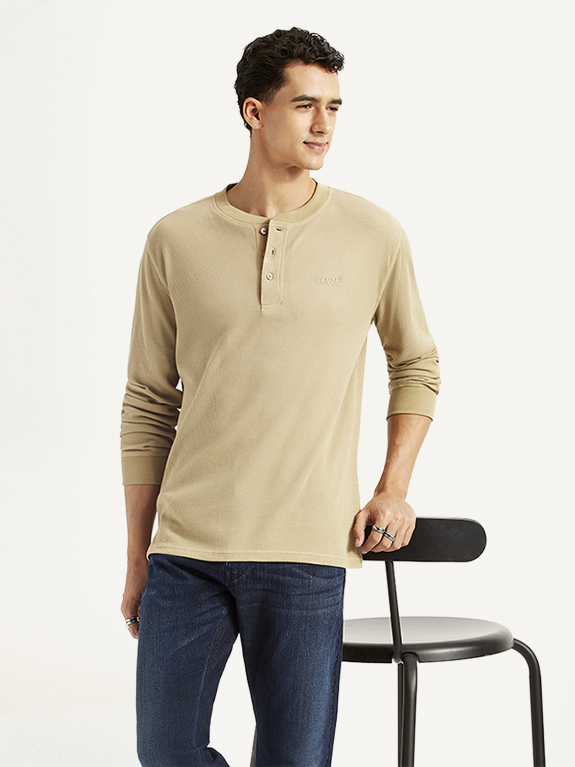 Image of LEVI'S Solid Men Henley Neck Beige T-Shirt