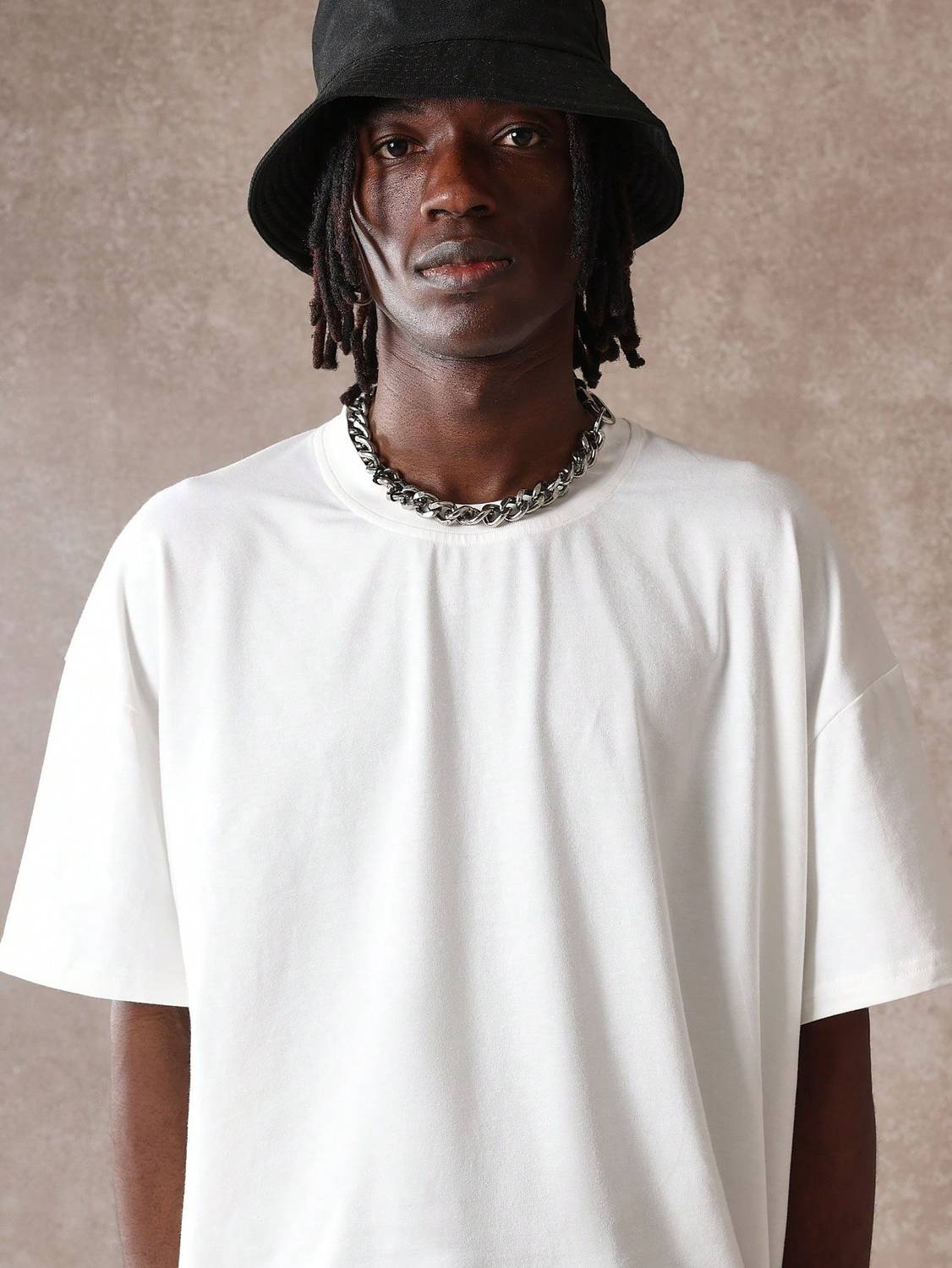 Relva Men White Round Neck T-Shirt - Image 5