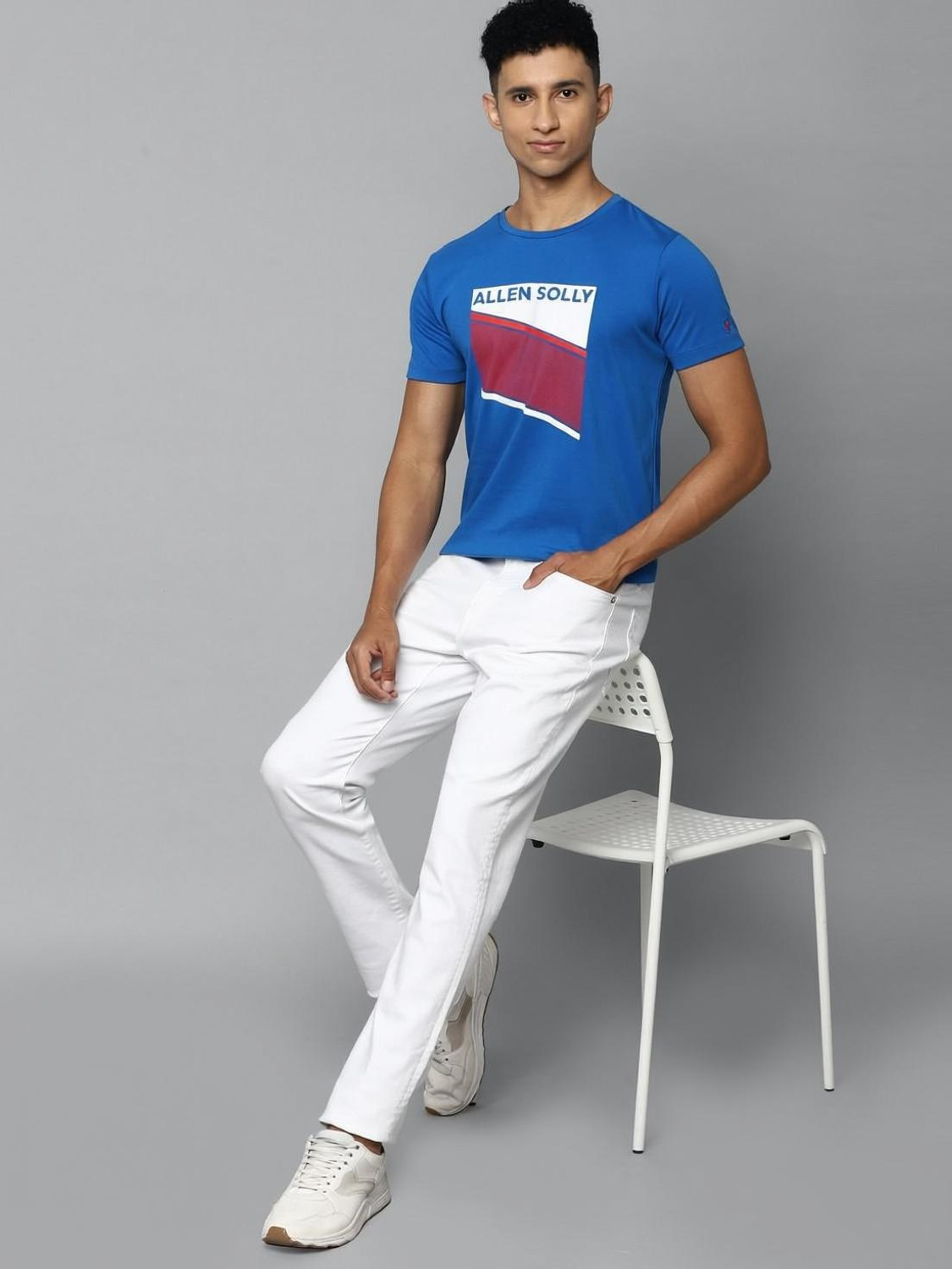 Image of Allen Solly Graphic Print Men Round Neck Blue T-Shirt