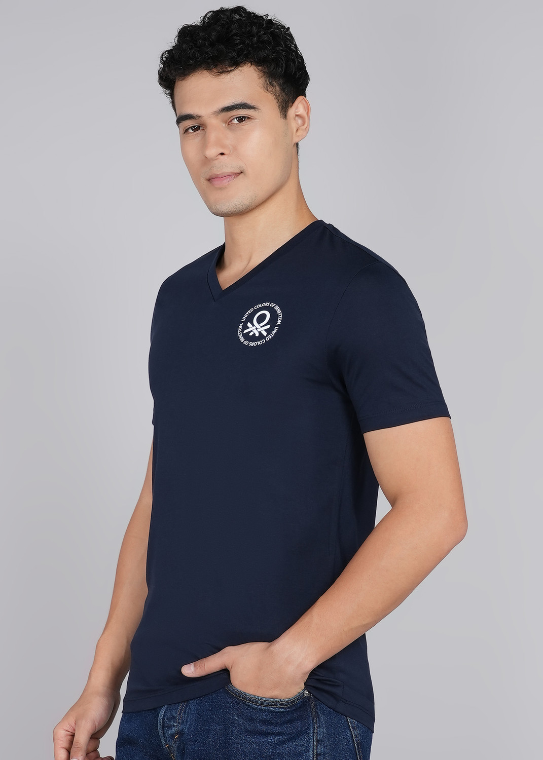 Image of United Colors of Benetton Solid Men V Neck Dark Blue T-Shirt