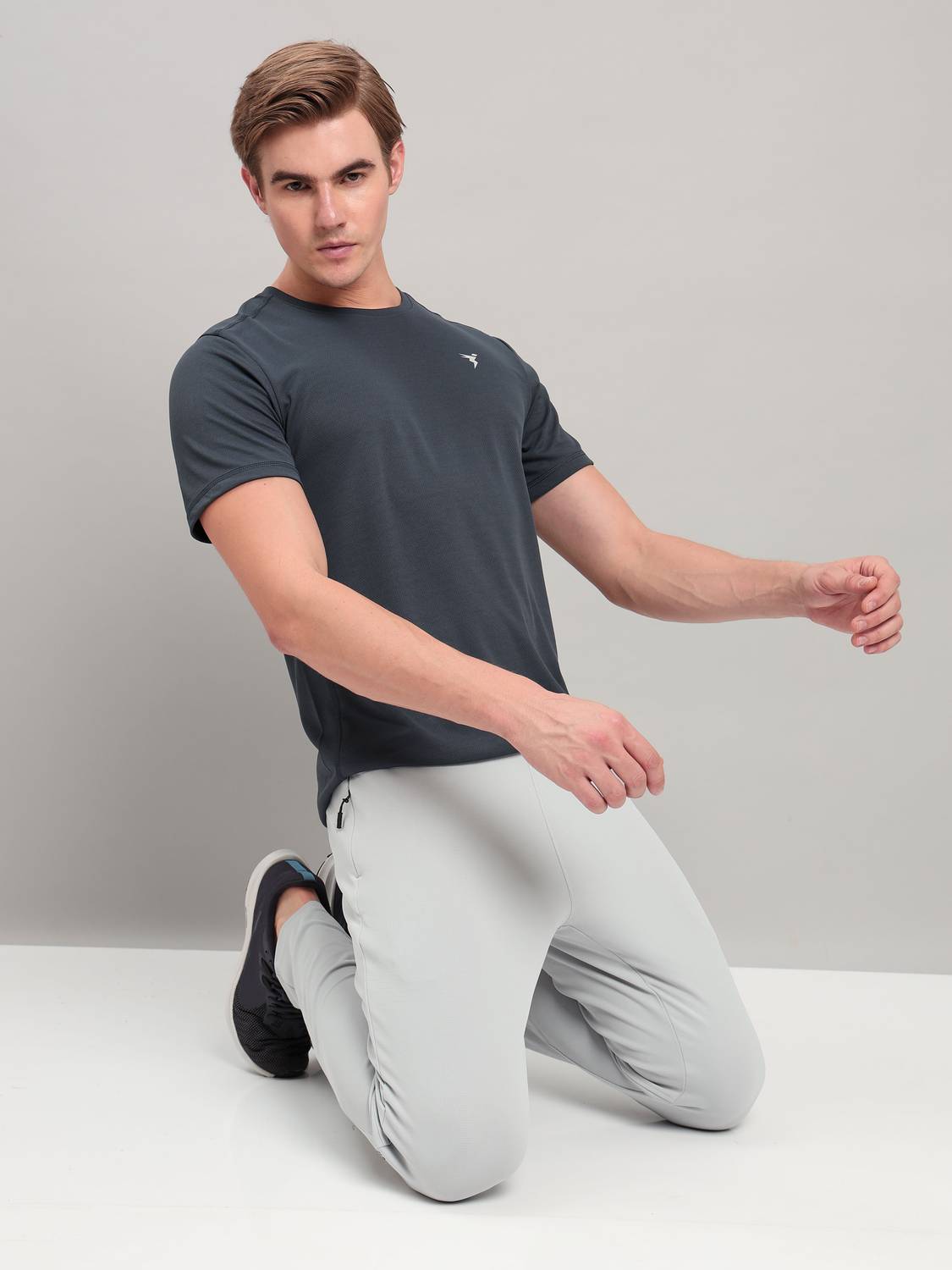 TECHNOSPORT Men Solid Round Neck Polyester Grey T-Shirt
