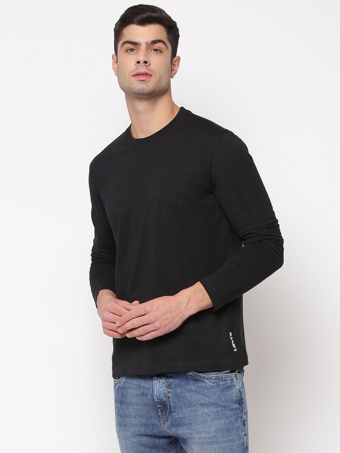 Image of LEVI'S Solid Men Round Neck Black T-Shirt