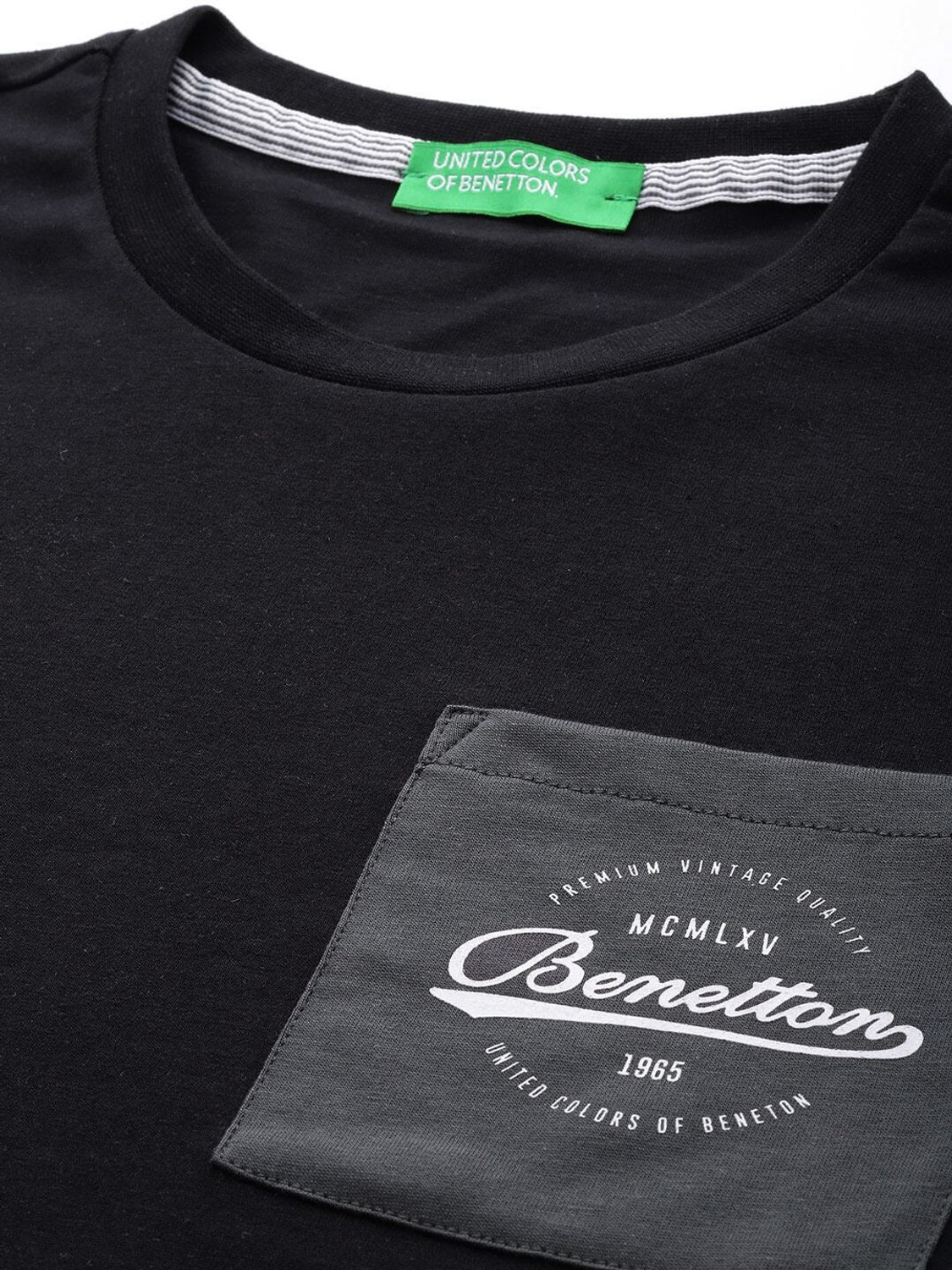 Image of United Colors of Benetton Solid Men Round Neck Black T-Shirt