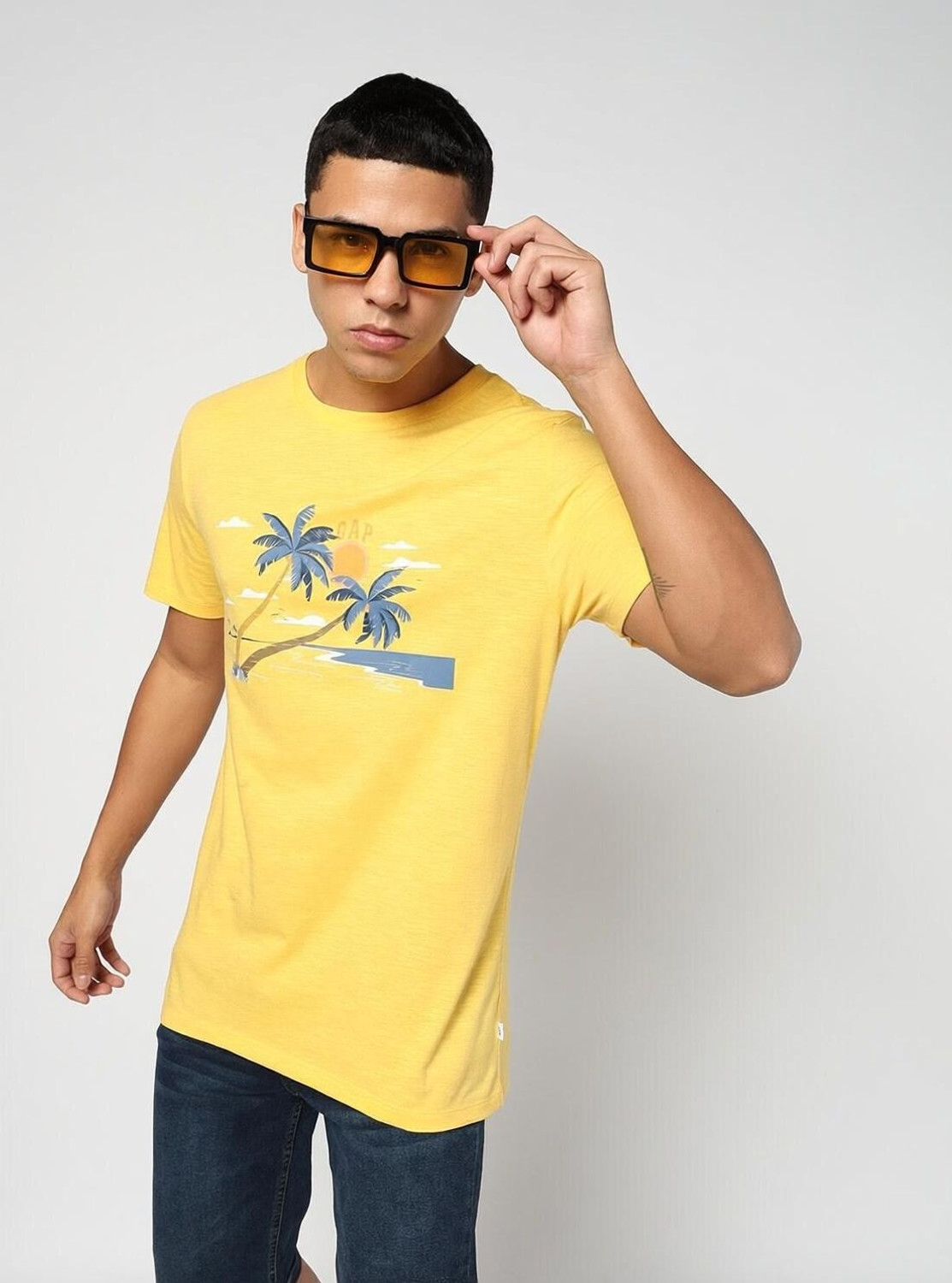 Image of GAP Printed Men Round Neck Yellow T-Shirt