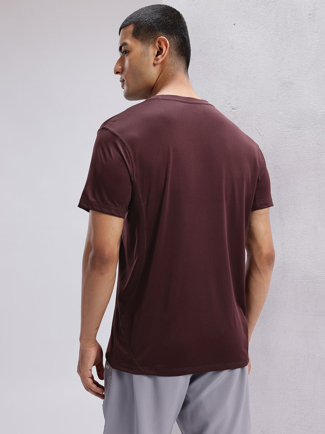Image of HRX by Hrithik Roshan Graphic Print Men Round Neck Brown T-Shirt