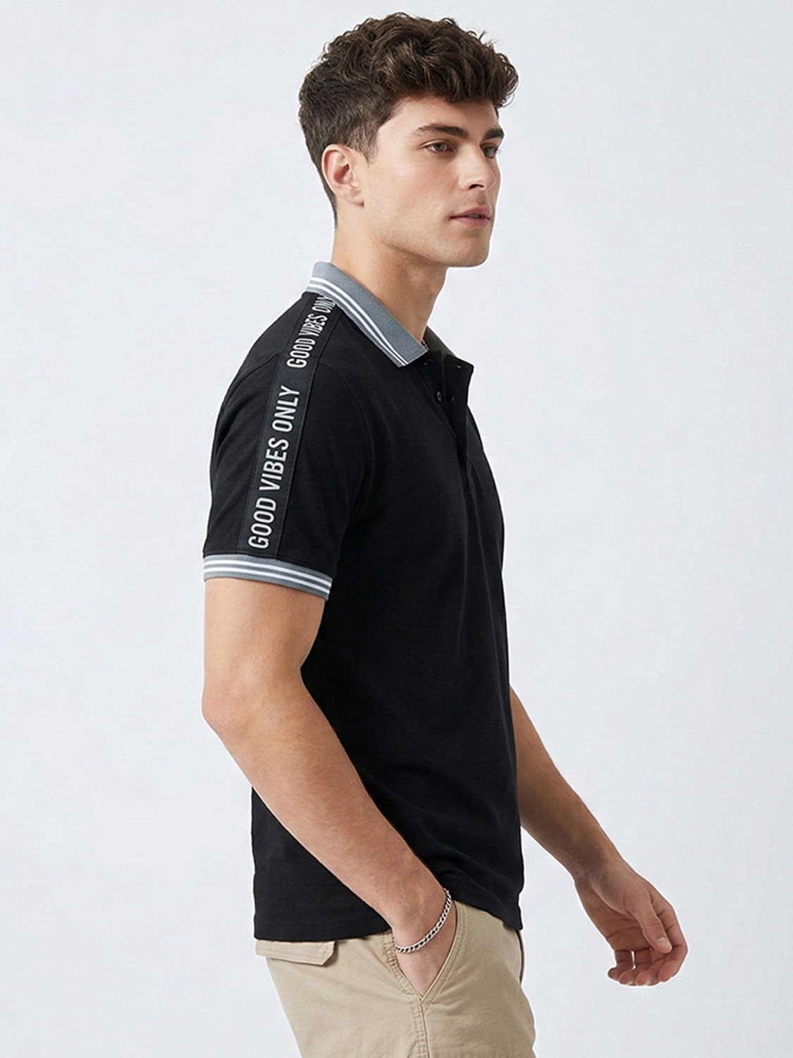 Image of STEVESTATUS Solid Men Polo Neck Black T-Shirt