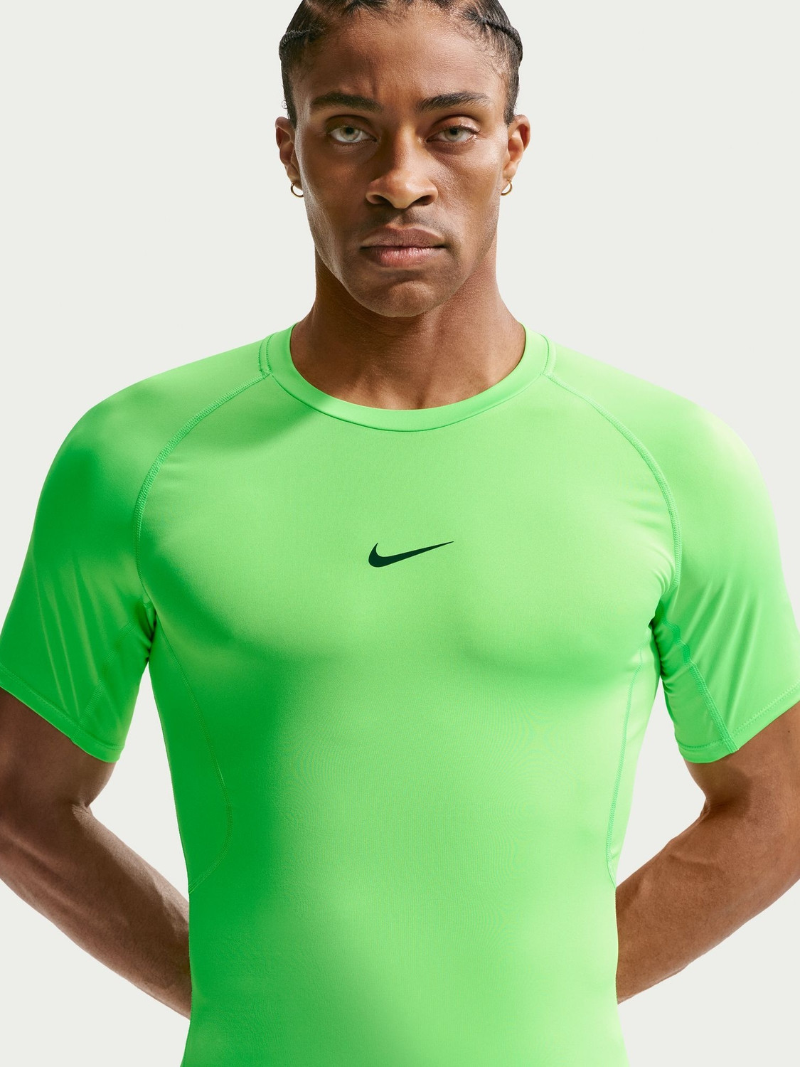 Image of NIKE Solid Men Round Neck Green T-Shirt