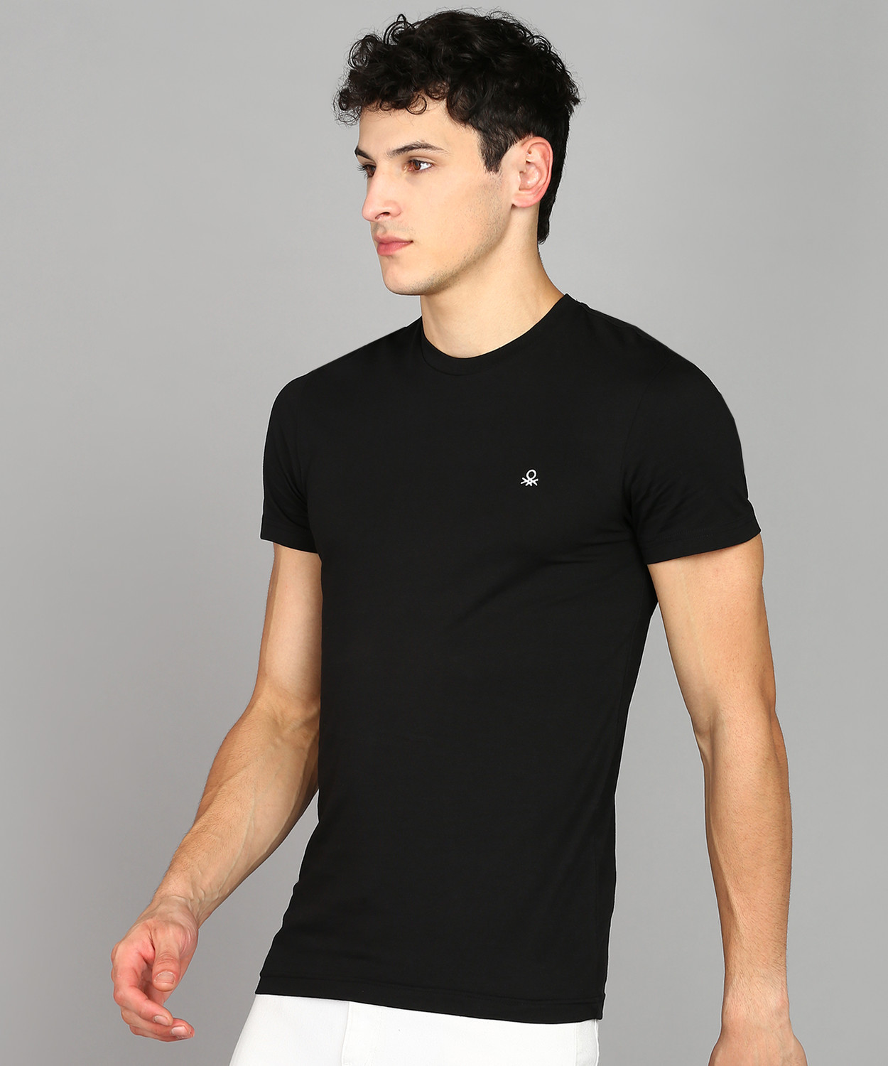 Image of United Colors of Benetton Solid Men Round Neck Black T-Shirt