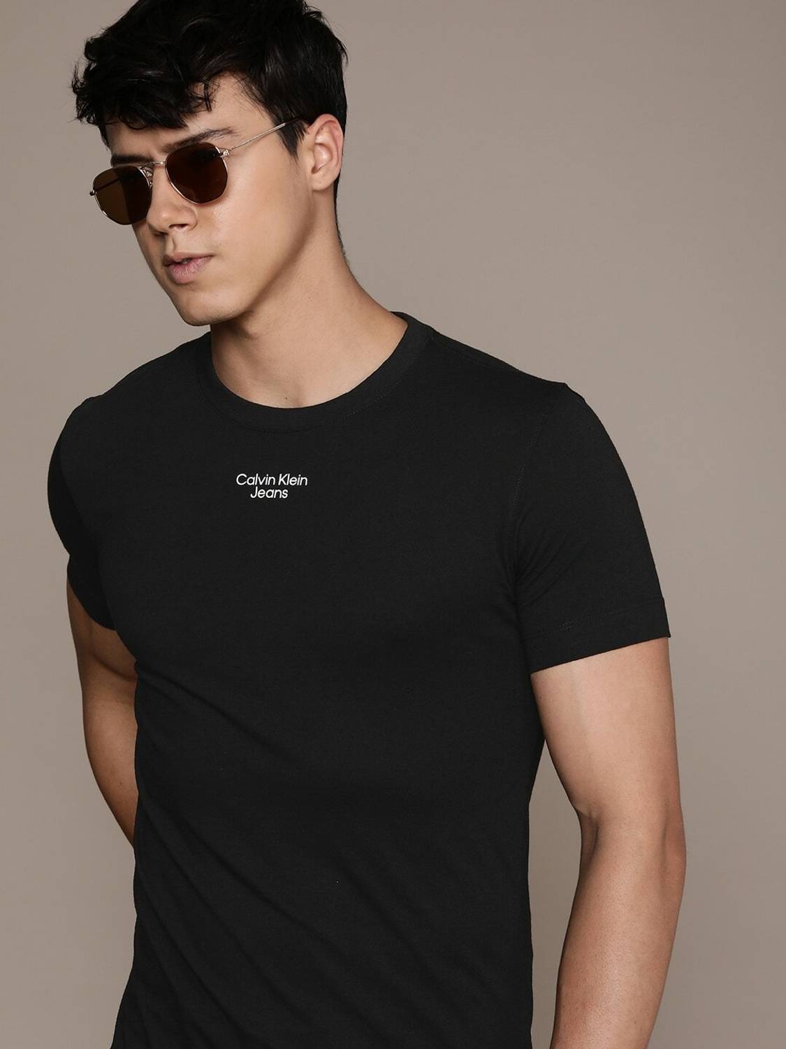 Calvin Klein Jeans Solid Men Crew Neck Black T-Shirt