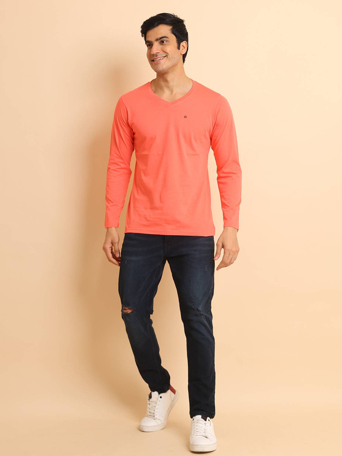 BERRYBLUES Solid Men V Neck Pink T-Shirt