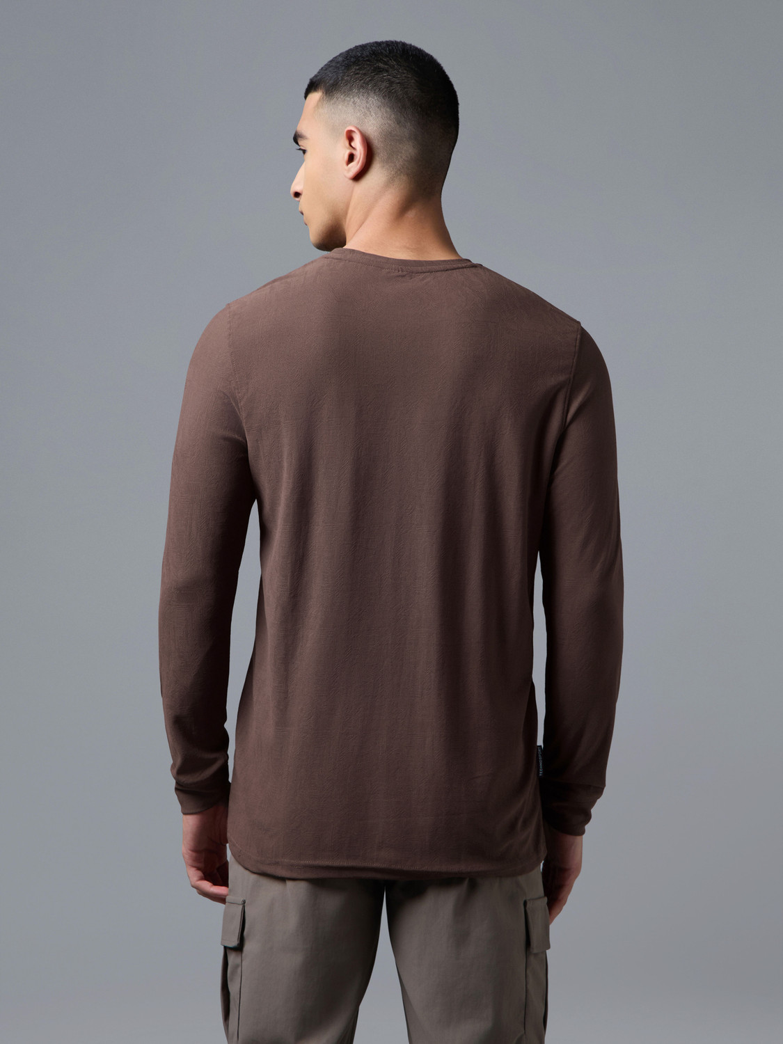 Image of TECHNOSPORT Solid Men Round Neck Brown T-Shirt