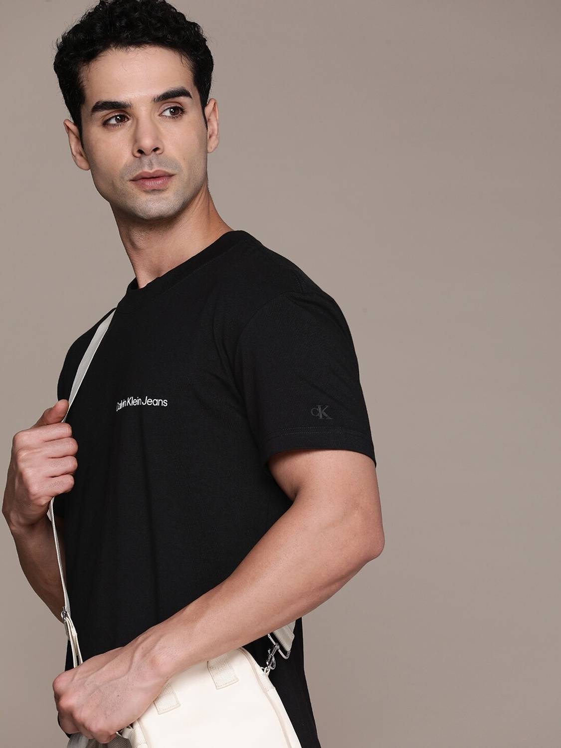 Calvin Klein Jeans Solid Men Crew Neck Black T-Shirt