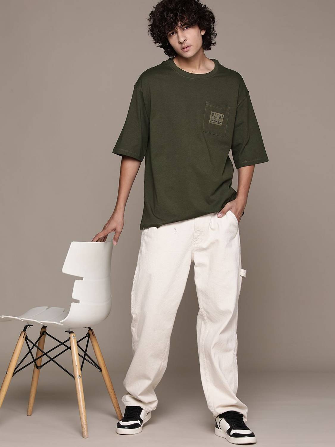 Roadster Solid Men Round Neck Green T-Shirt - Image 4