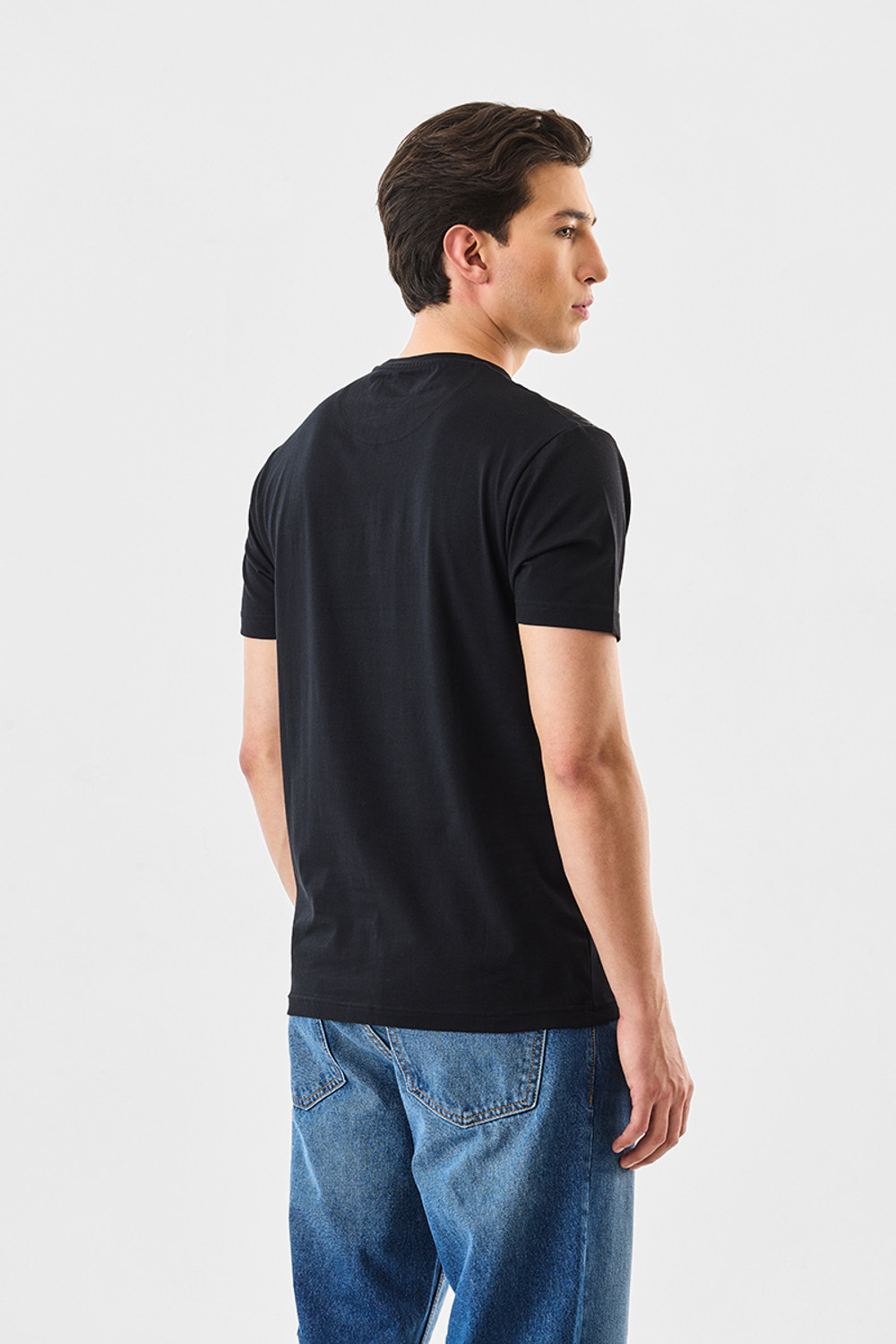 Image of Snitch Graphic Print Men Crew Neck Black T-Shirt