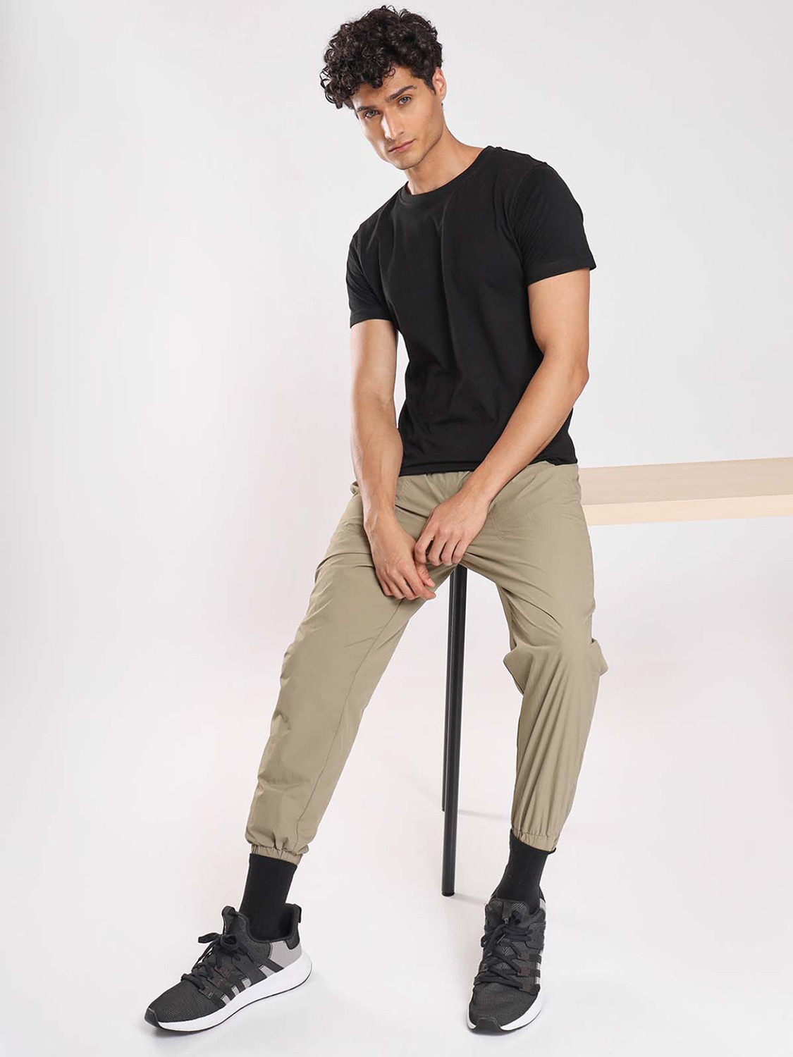 Image of NOBERO Solid Men Round Neck Black T-Shirt