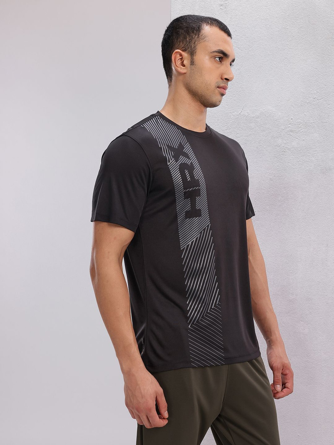 Image of HRX by Hrithik Roshan Printed Men Round Neck Black T-Shirt