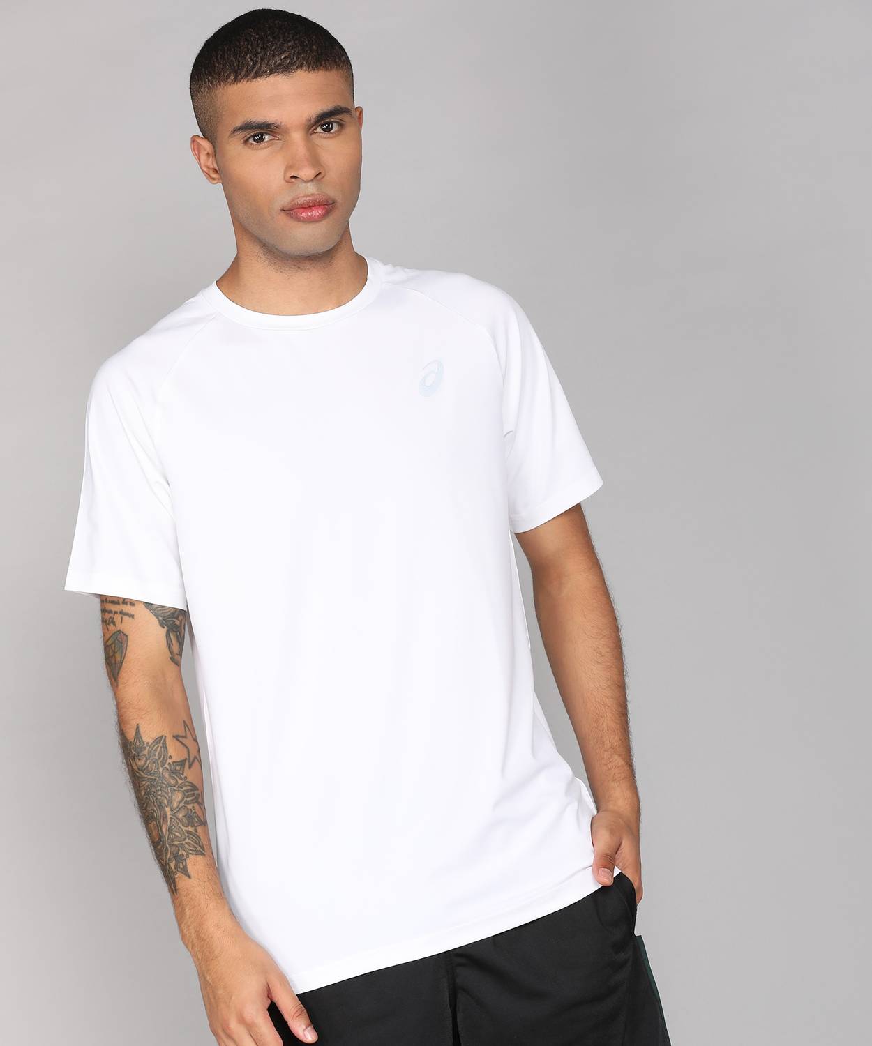 Asics Solid Men Crew Neck White T-Shirt
