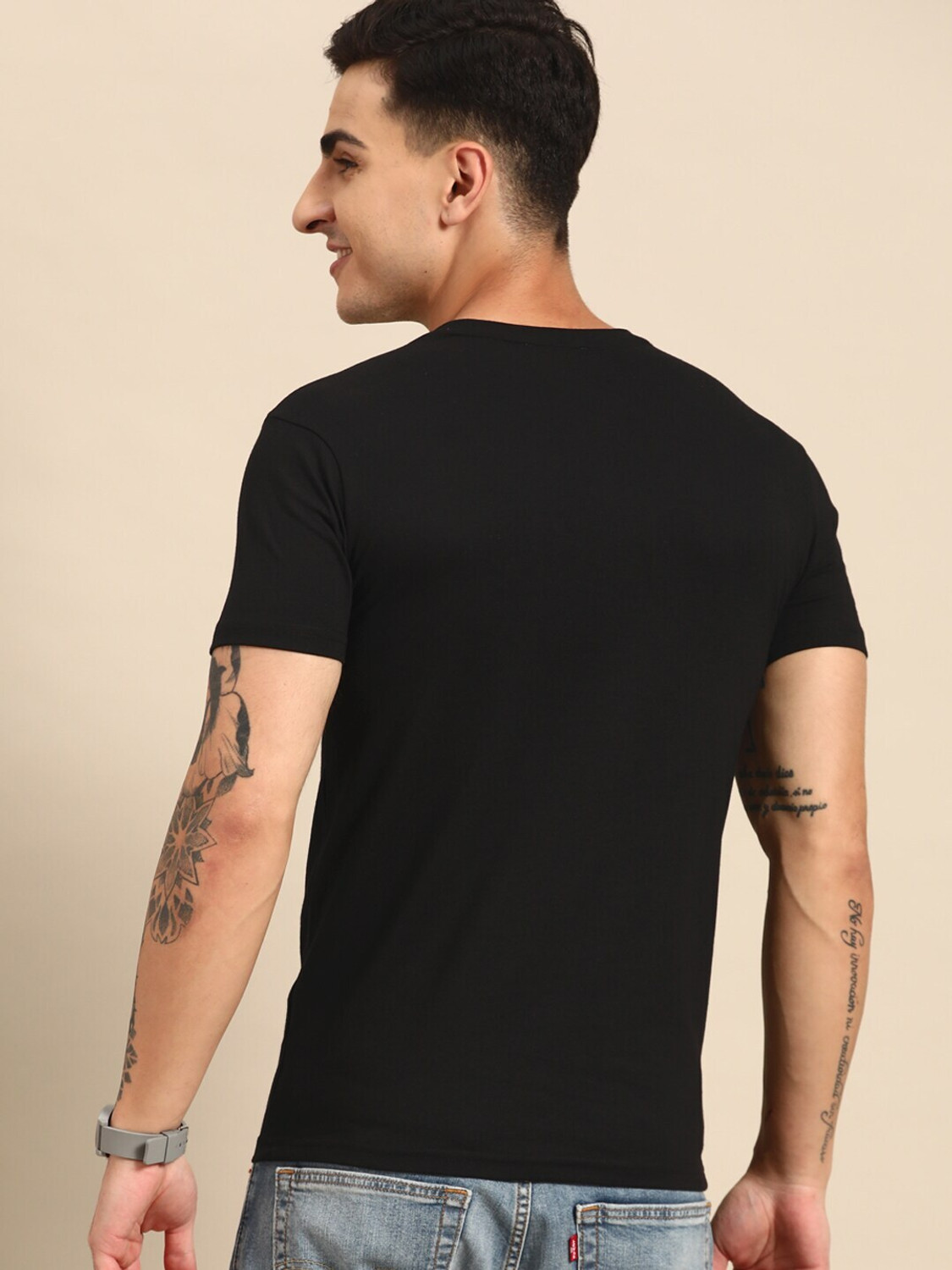Image of United Colors of Benetton Solid Men Round Neck Black T-Shirt