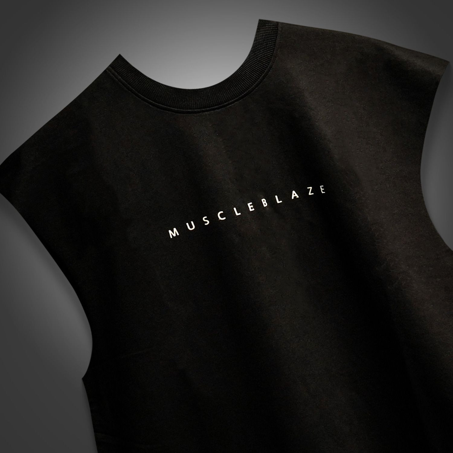 Image of MUSCLEBLAZE Printed Men Round Neck Black T-Shirt