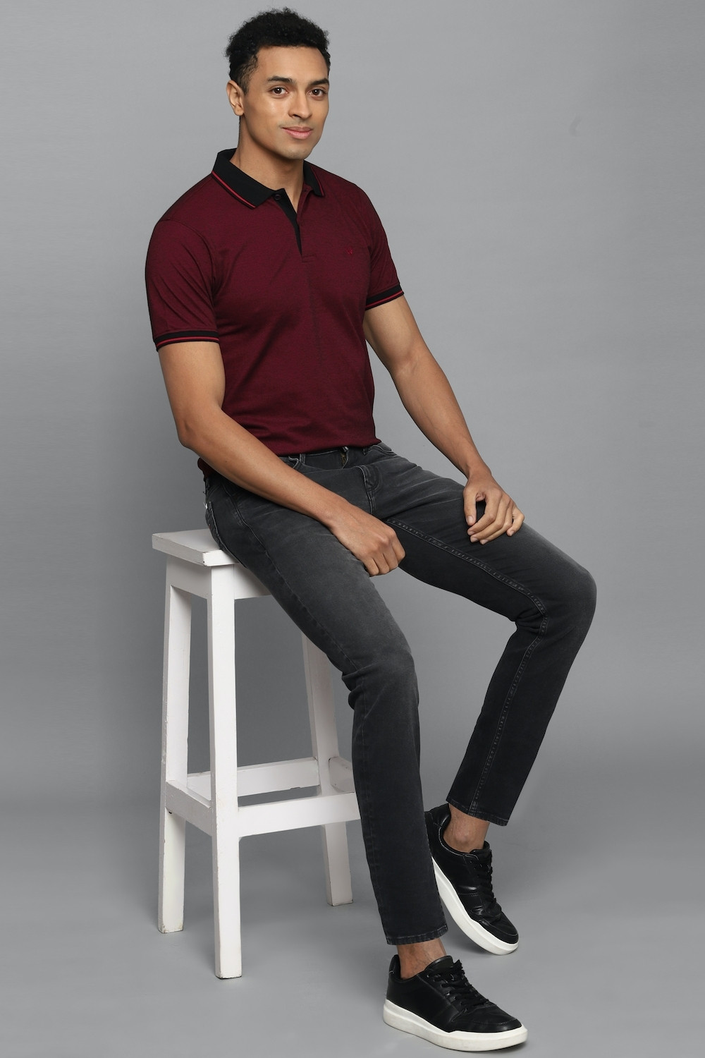 Image of Allen Solly Solid Men Polo Neck Maroon T-Shirt