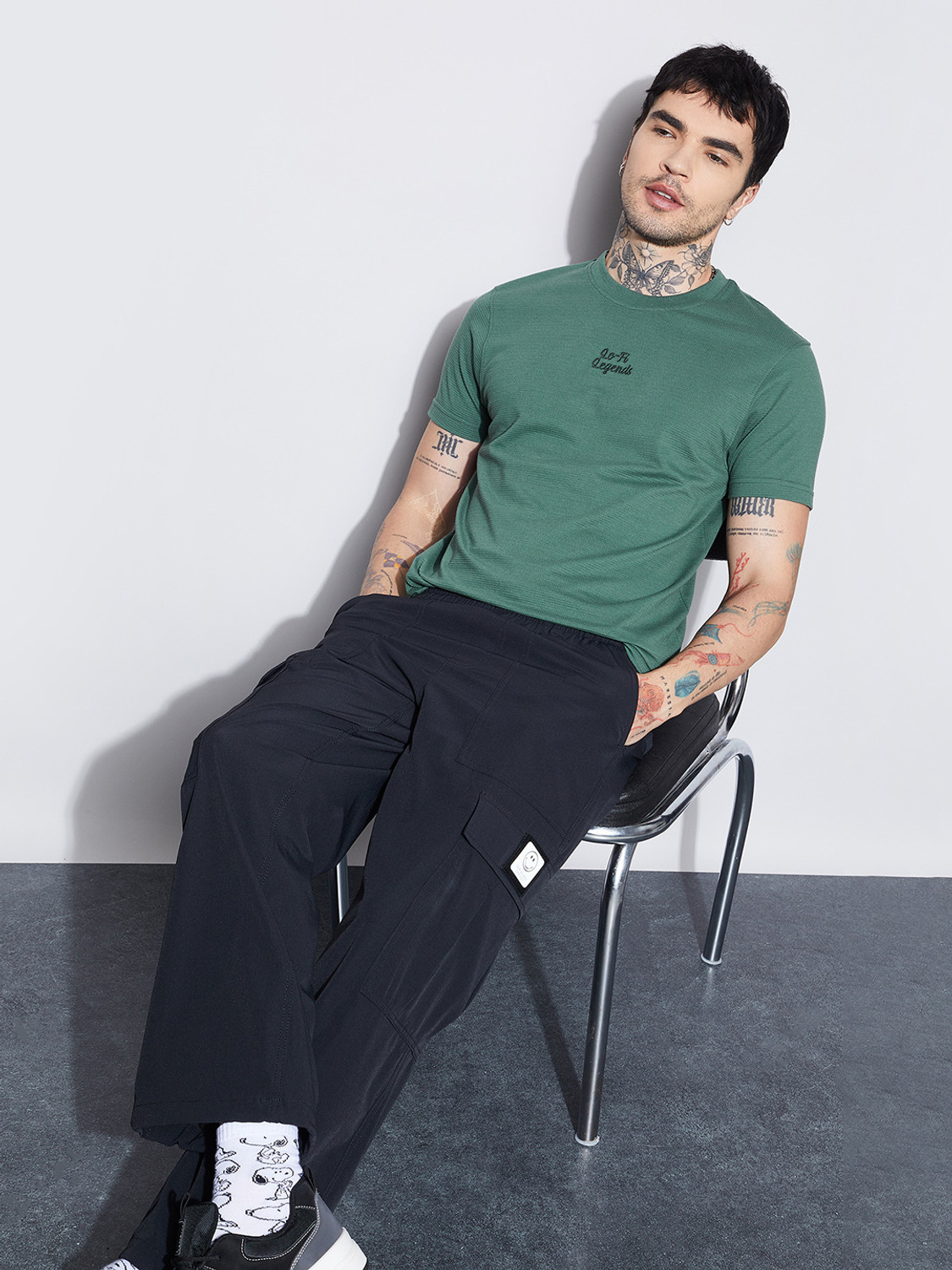 Image of Fame Forever by Lifestyle Solid Men Round Neck Green T-Shirt