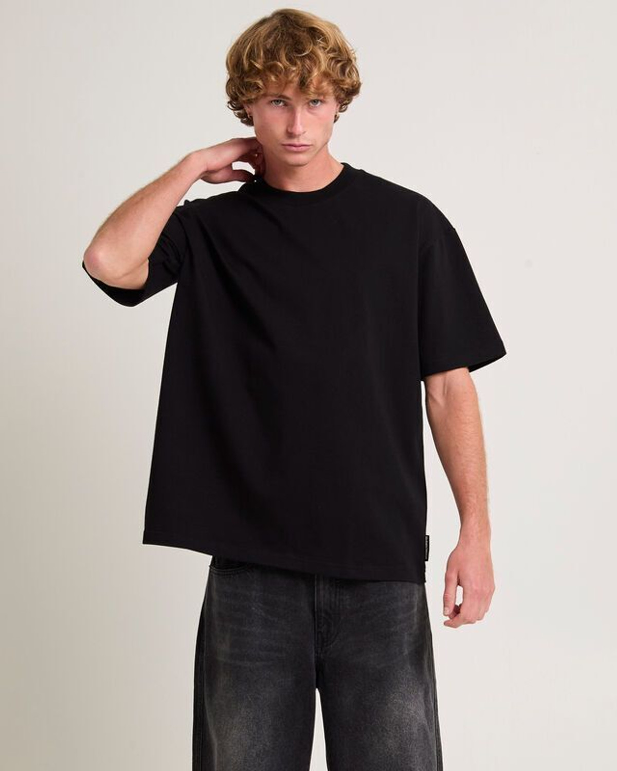 Image of THE INDIAN STITCH Solid Men Round Neck Black T-Shirt