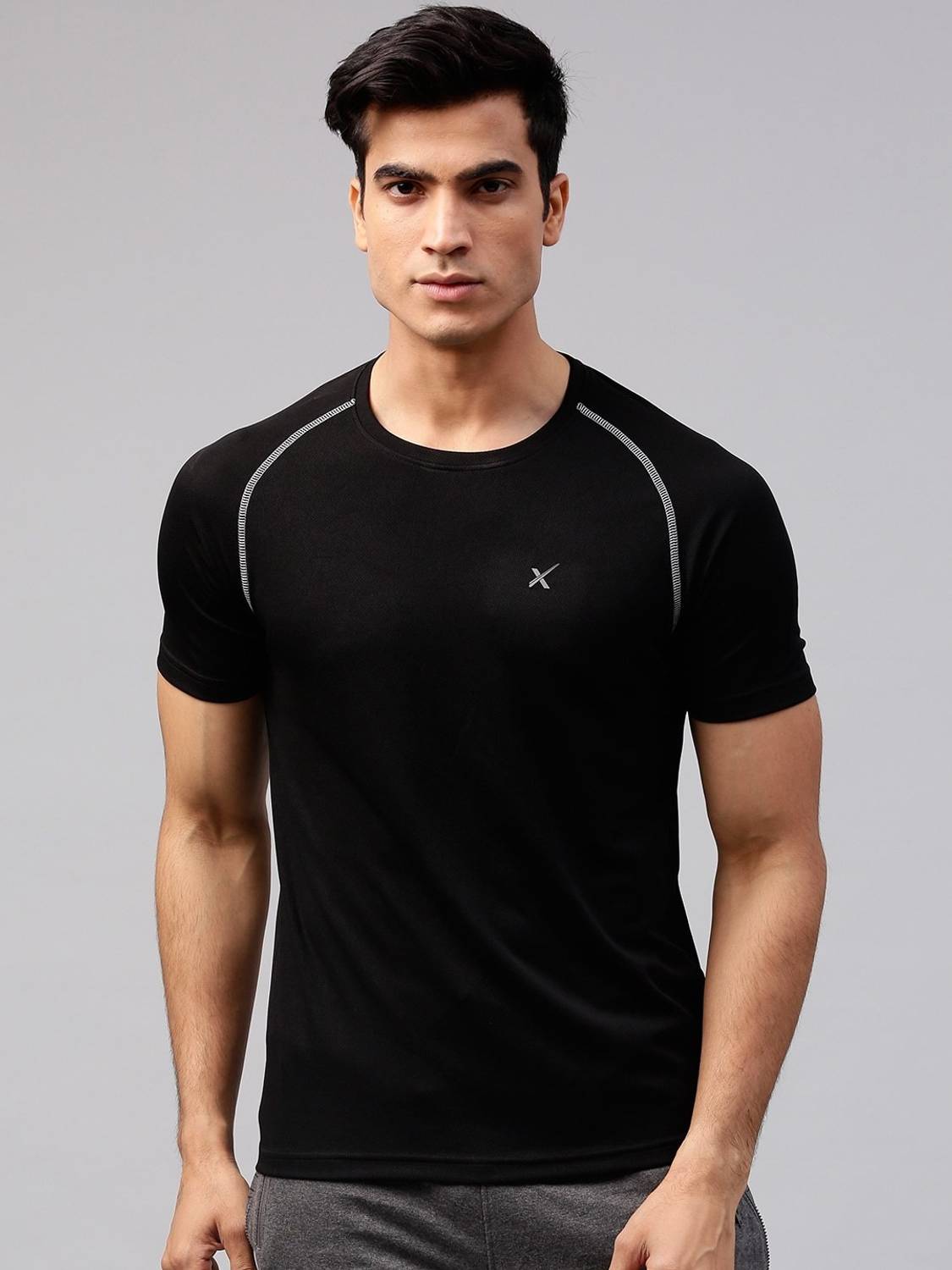 HRX Solid Men Round Neck Black T-Shirt