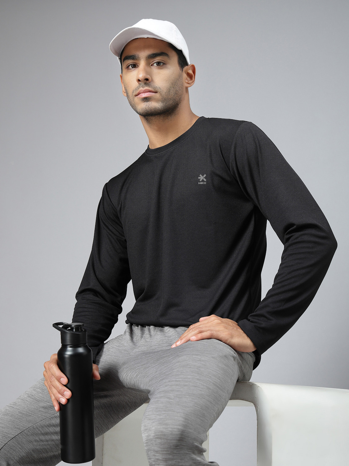Image of HRX by Hrithik Roshan Solid Men Round Neck Black T-Shirt