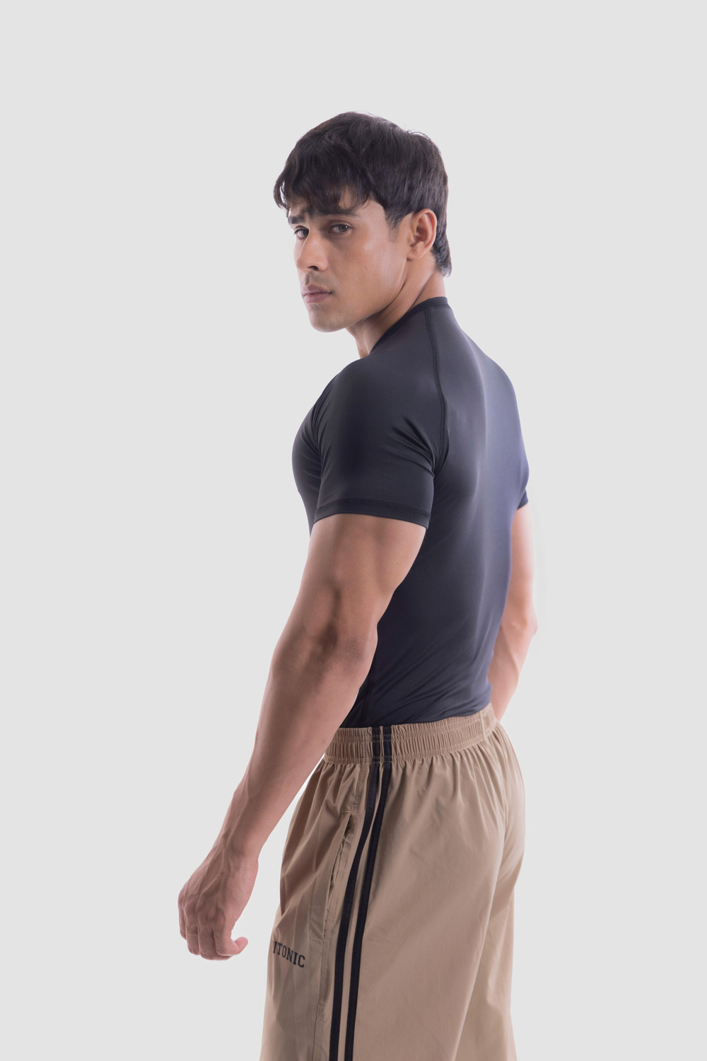 Image of COITONIC Solid Men Round Neck Black T-Shirt