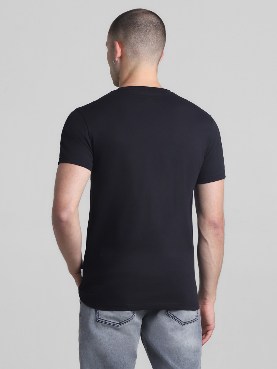 Image of JACK & JONES Solid Men Round Neck Black T-Shirt
