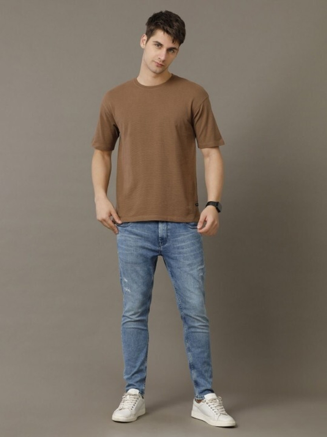 Image of VOI JEANS Solid Men Round Neck Brown T-Shirt